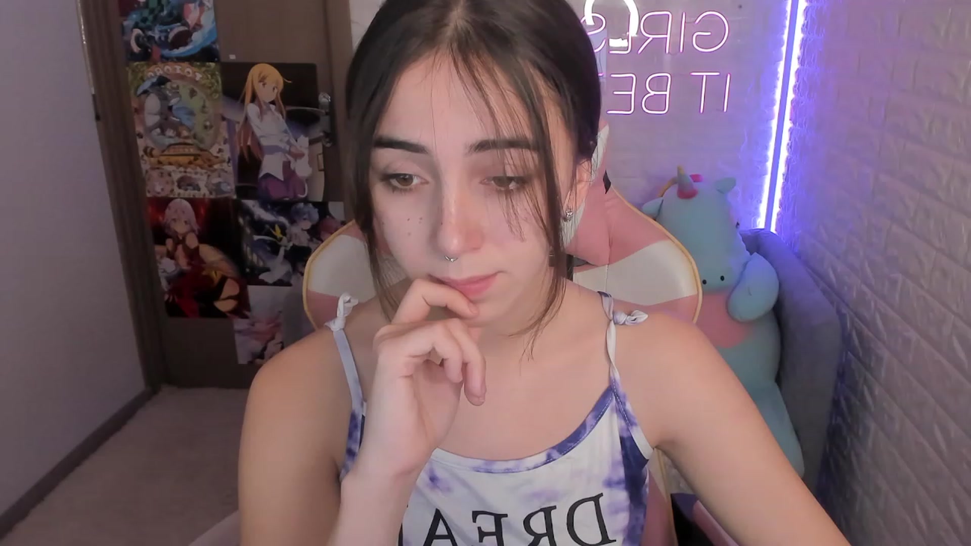 Gallery image thumbnail from ElsaYoung's myfreecams stream on, 12/28/2022, 16:54 image 8 of 20
