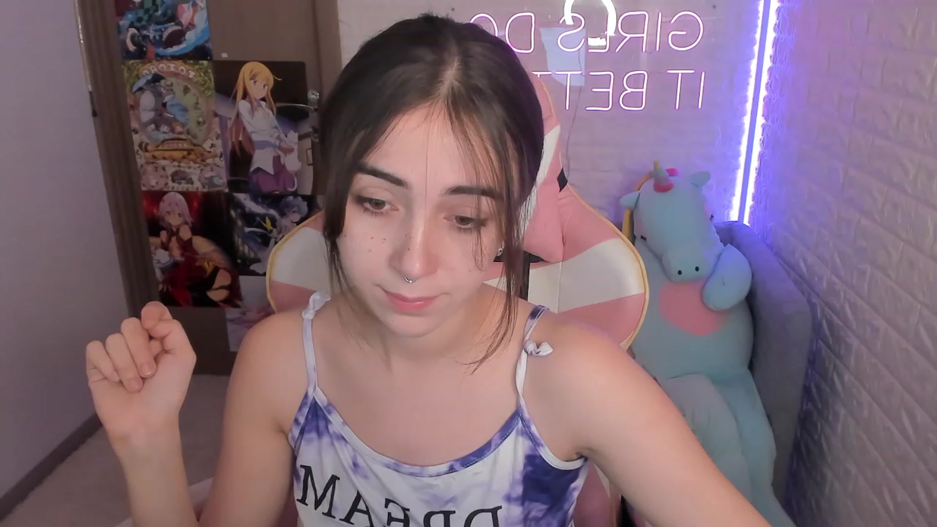 Gallery image thumbnail from ElsaYoung's myfreecams stream on, 12/28/2022, 16:54 image 4 of 20
