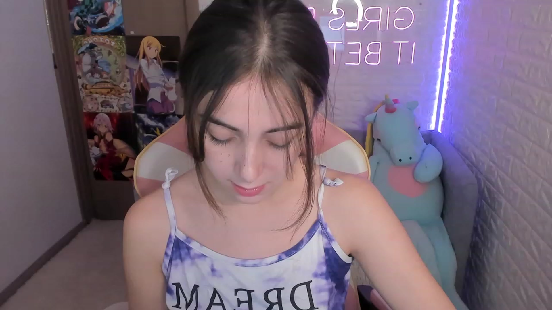 Gallery image thumbnail from ElsaYoung's myfreecams stream on, 12/28/2022, 16:54 image 17 of 20