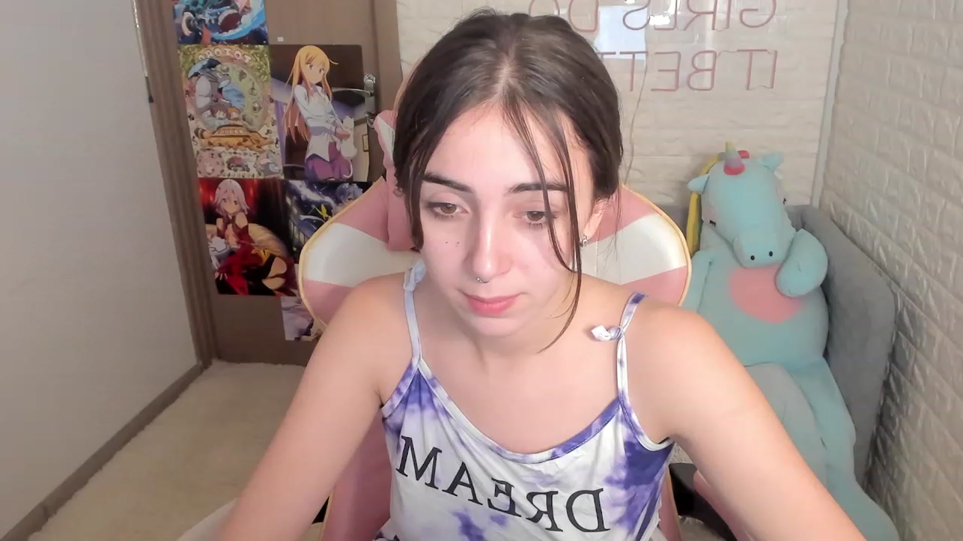 Gallery image thumbnail from ElsaYoung's myfreecams stream on, 12/28/2022, 19:33 image 4 of 20