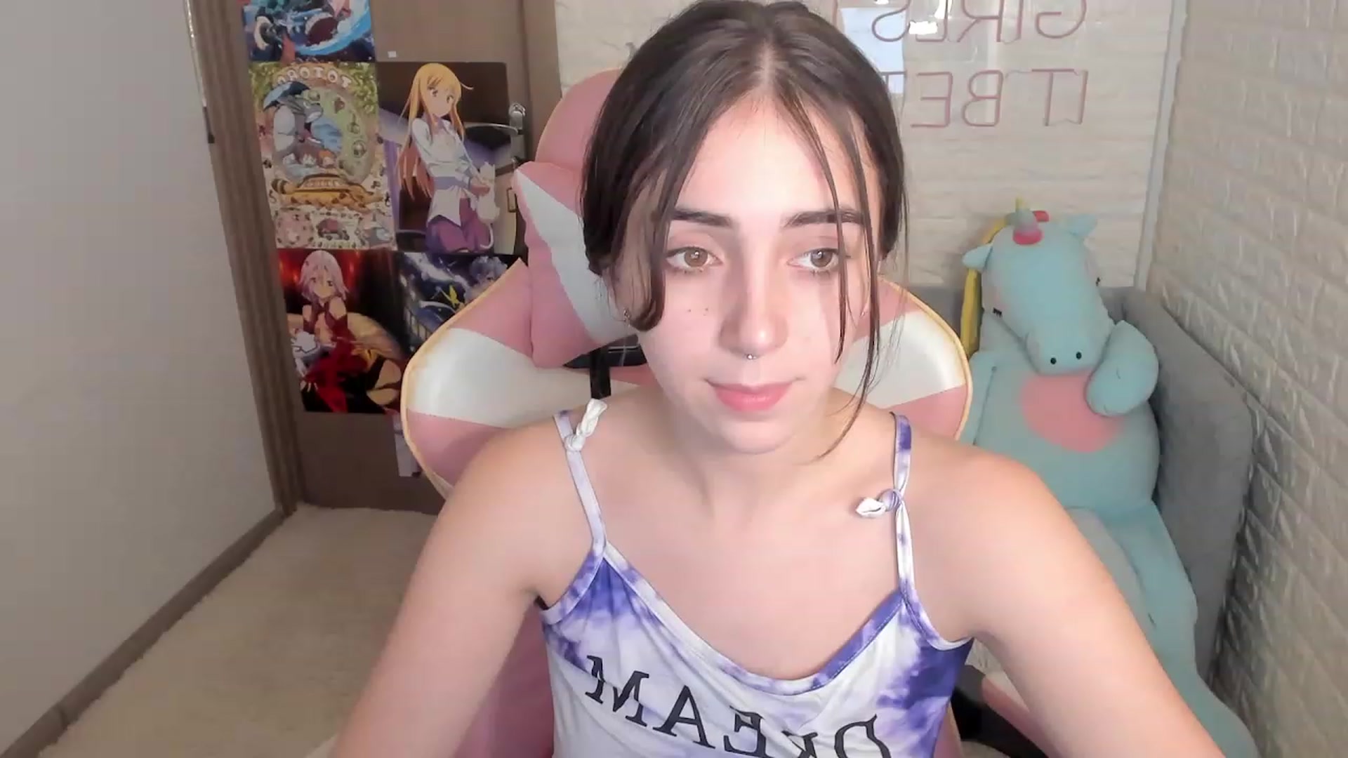 Gallery image thumbnail from ElsaYoung's myfreecams stream on, 12/28/2022, 19:33 image 15 of 20