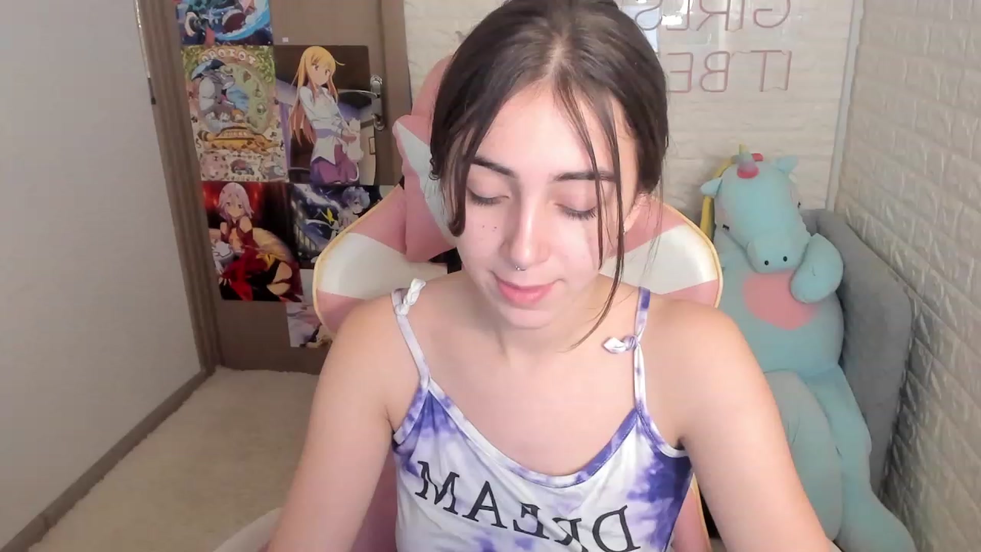 Gallery image thumbnail from ElsaYoung's myfreecams stream on, 12/28/2022, 19:33 image 13 of 20
