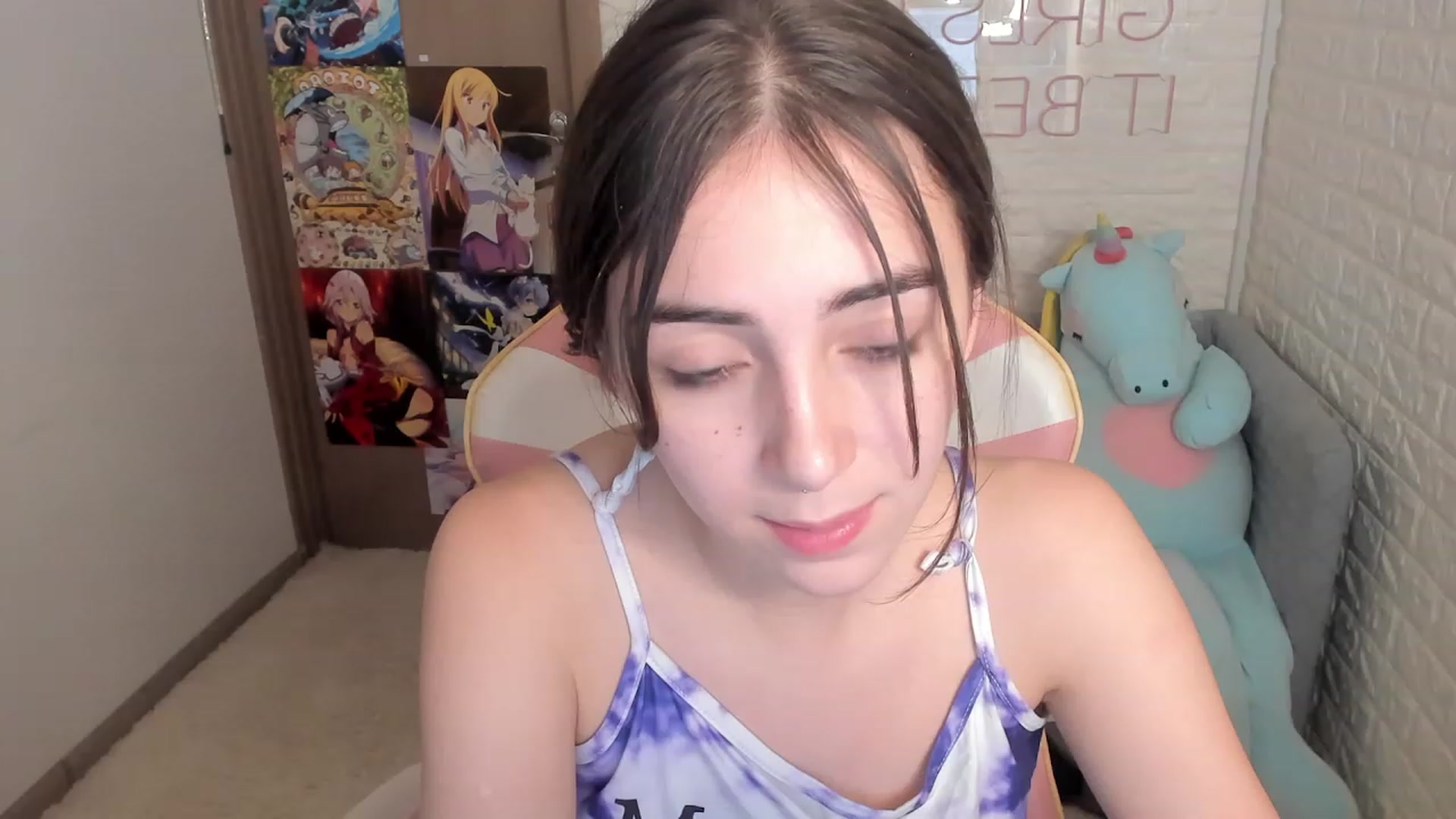 Gallery image thumbnail from ElsaYoung's myfreecams stream on, 12/28/2022, 19:33 image 16 of 20