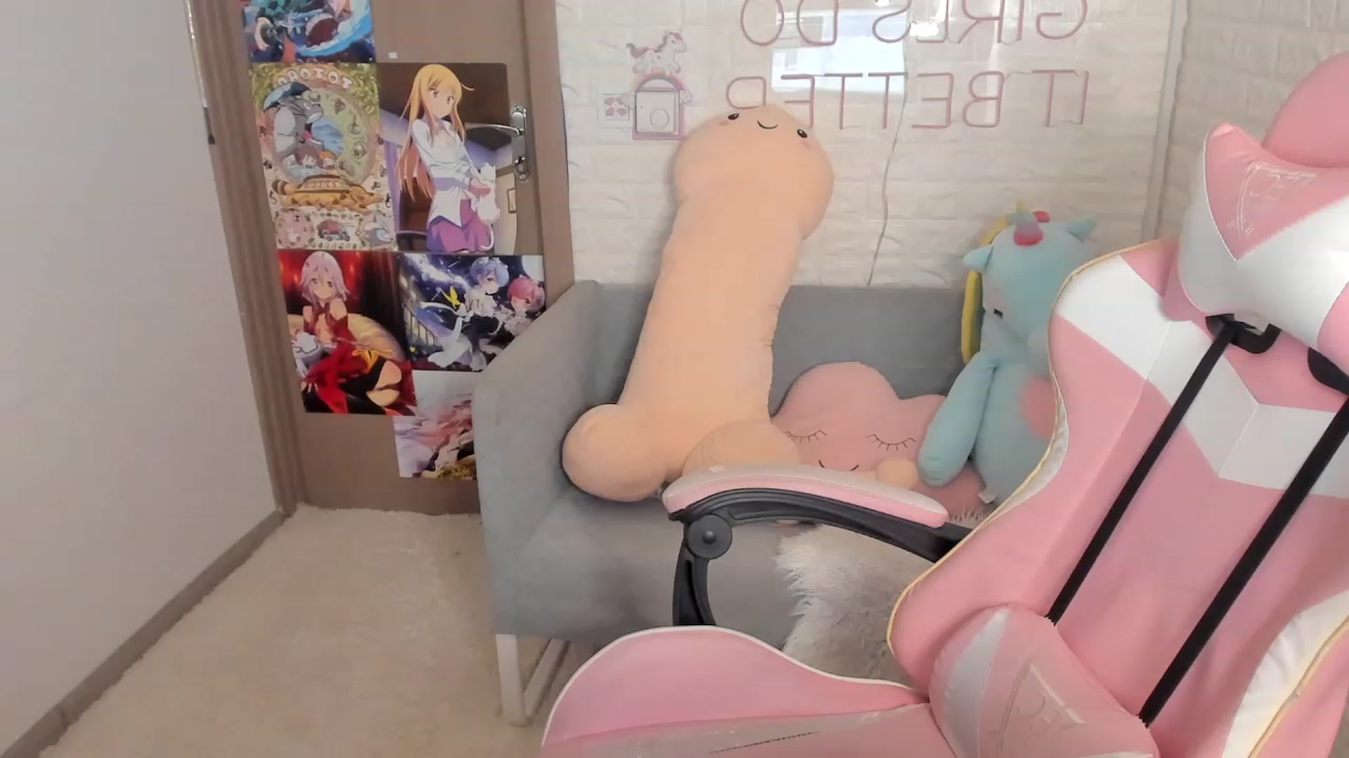 Gallery image thumbnail from ElsaYoung's myfreecams stream on, 12/28/2022, 19:33 image 6 of 20
