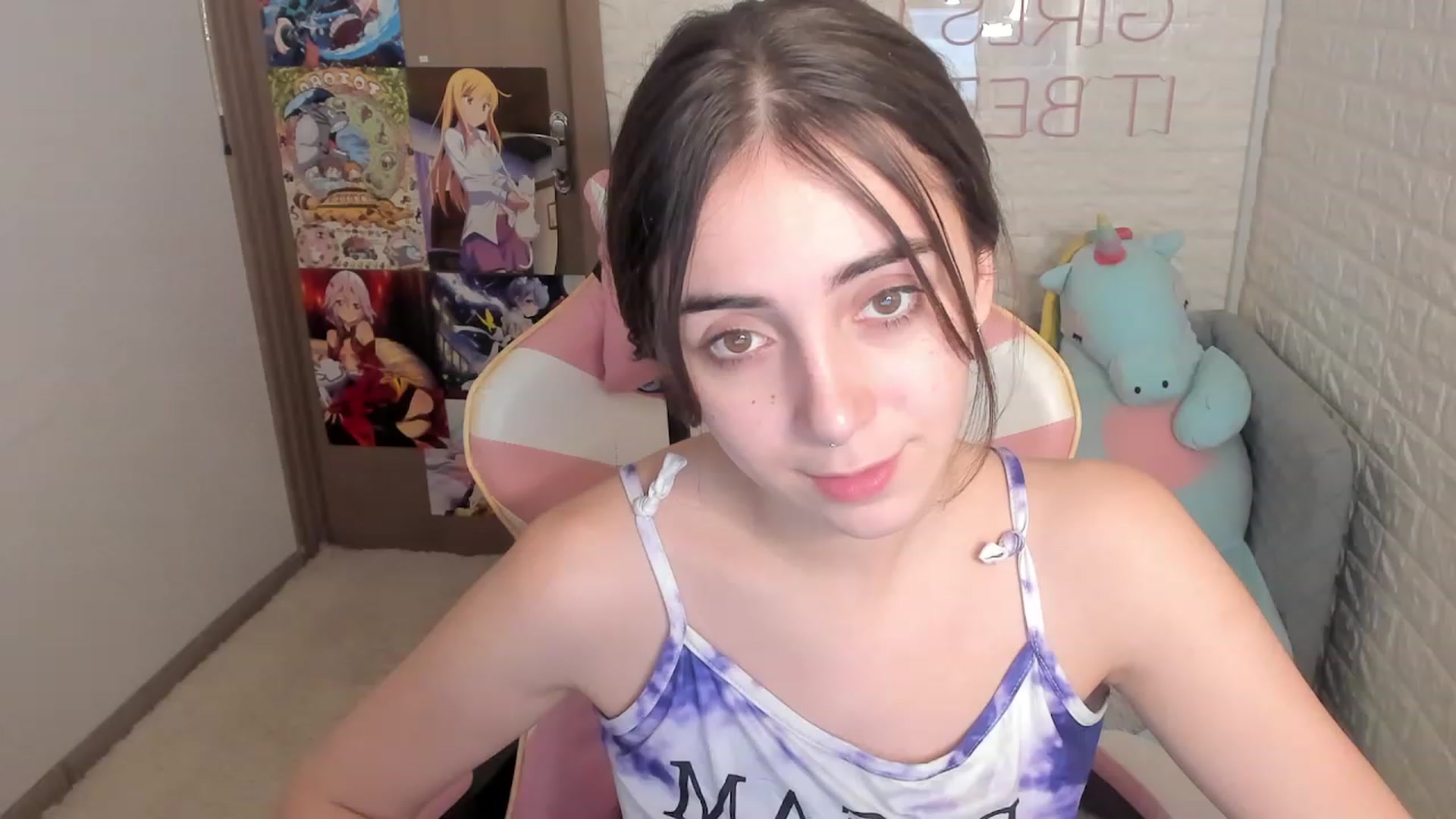 Gallery image thumbnail from ElsaYoung's myfreecams stream on, 12/28/2022, 19:33 image 18 of 20
