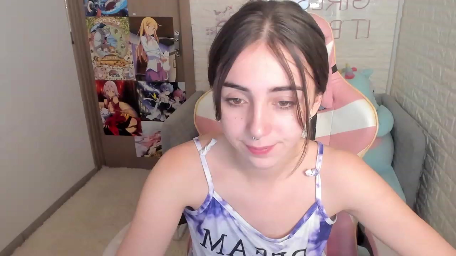 Gallery image thumbnail from ElsaYoung's myfreecams stream on, 12/28/2022, 19:33 image 1 of 20