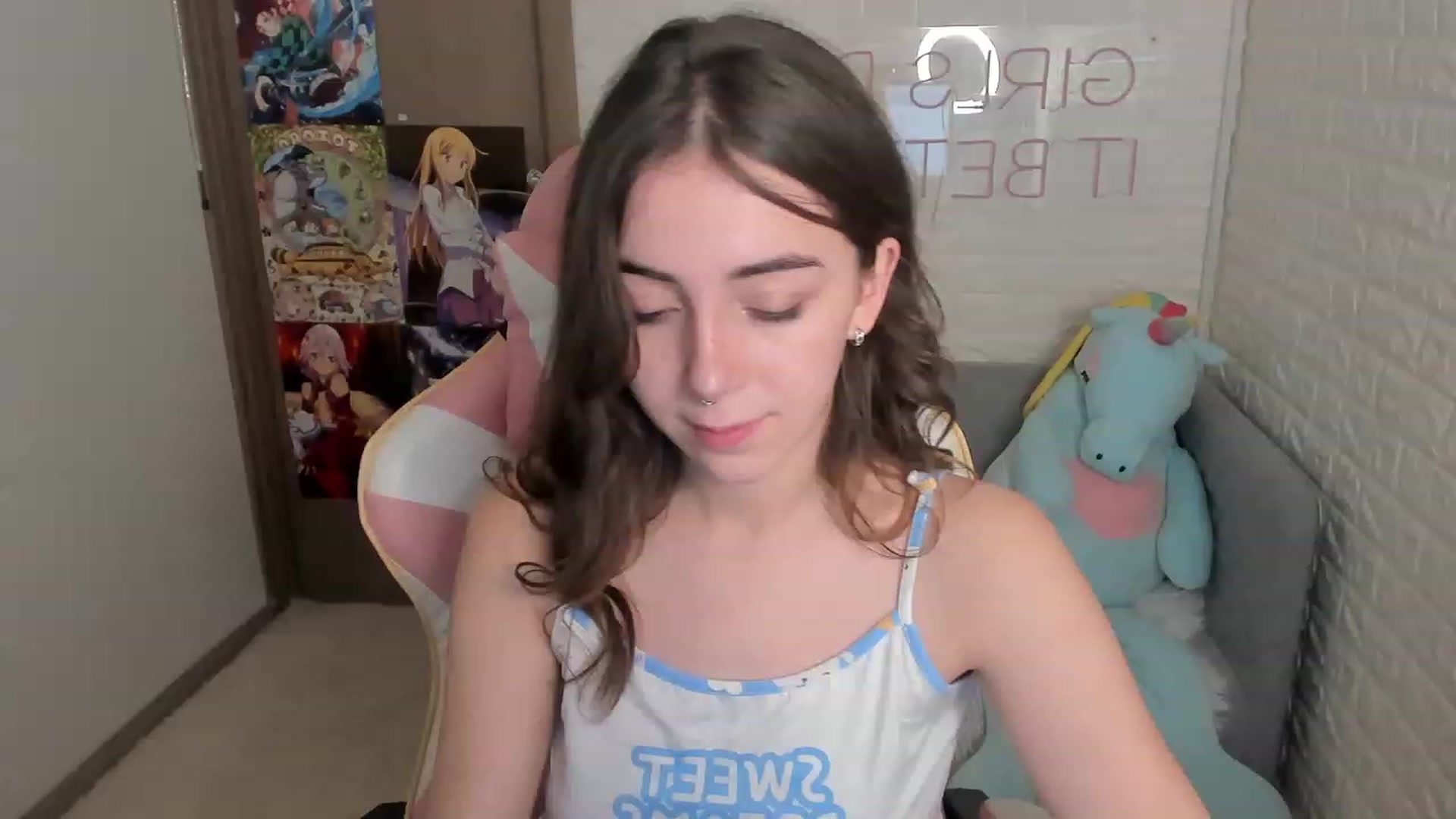 Gallery image thumbnail from ElsaYoung's myfreecams stream on, 12/29/2022, 07:10 image 19 of 20