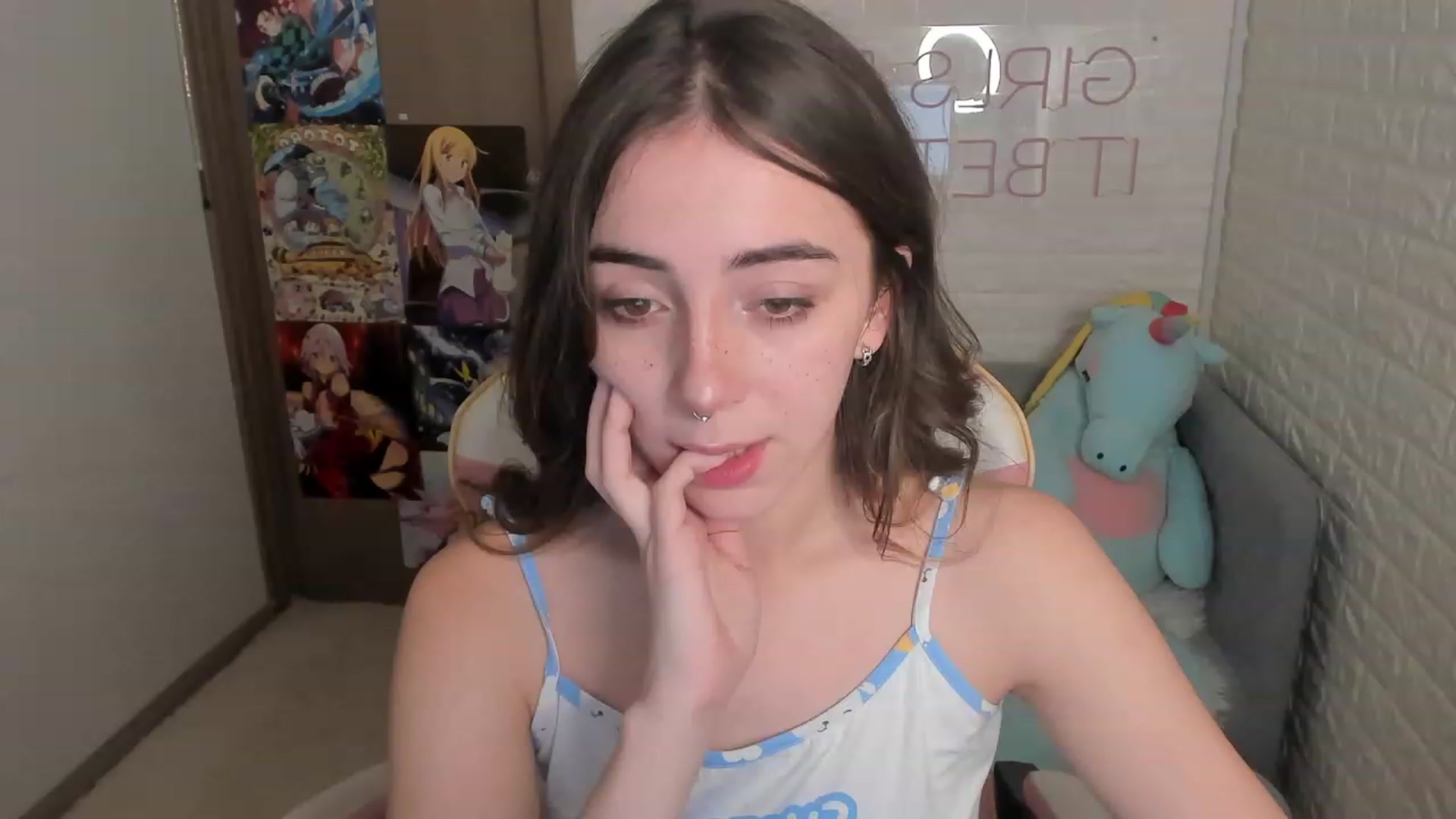 Gallery image thumbnail from ElsaYoung's myfreecams stream on, 12/29/2022, 07:10 image 2 of 20