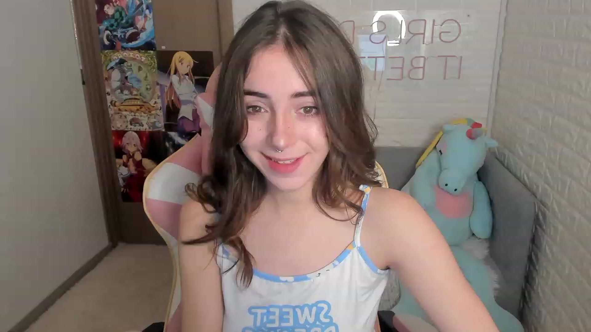 Gallery image thumbnail from ElsaYoung's myfreecams stream on, 12/29/2022, 07:10 image 17 of 20