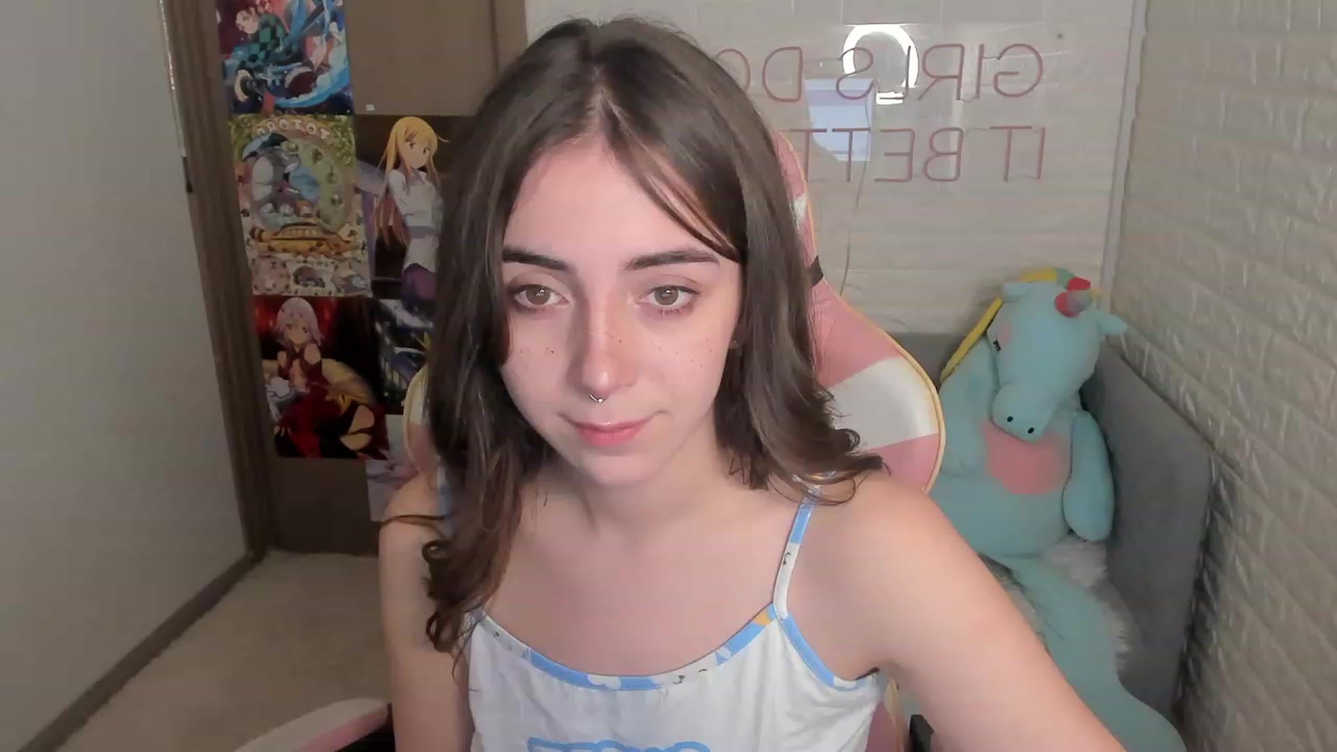 Gallery image thumbnail from ElsaYoung's myfreecams stream on, 12/29/2022, 07:10 image 6 of 20