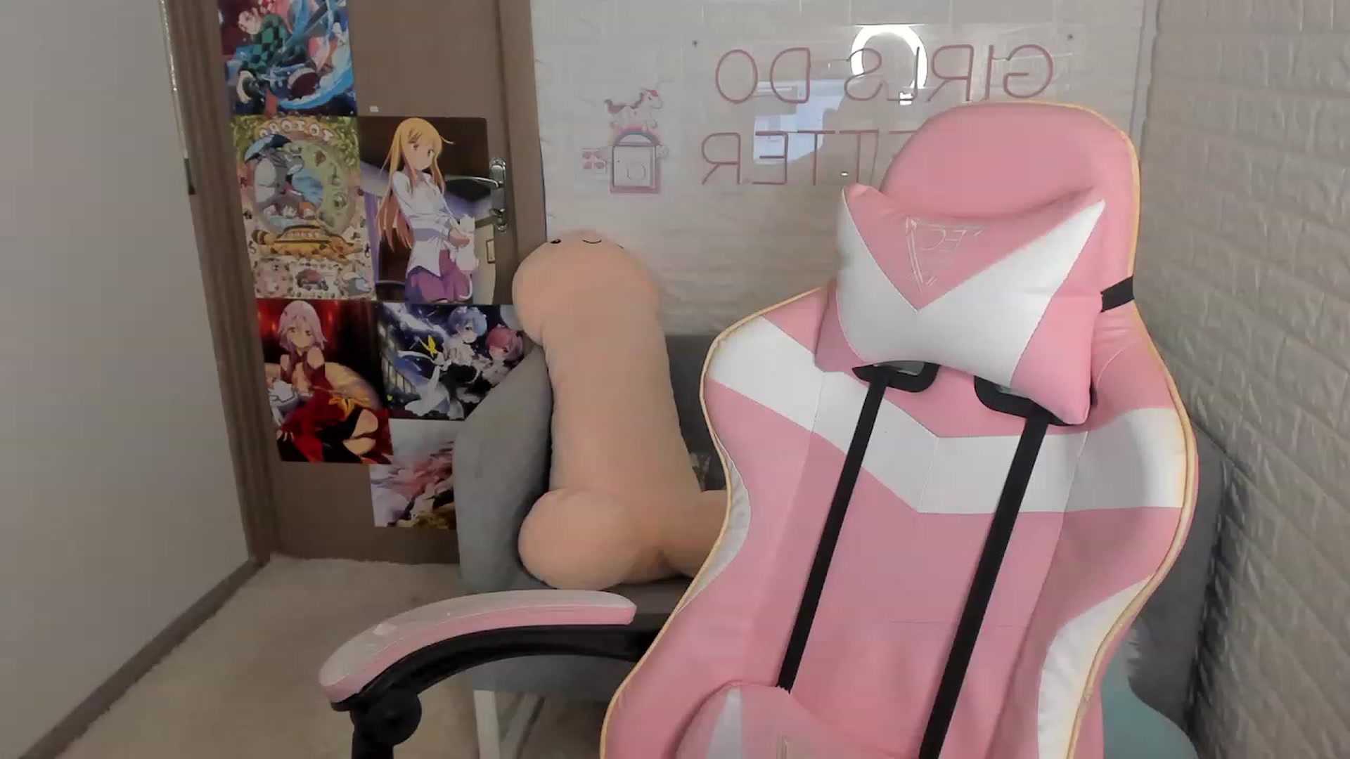 Gallery image thumbnail from ElsaYoung's myfreecams stream on, 12/29/2022, 07:10 image 4 of 20