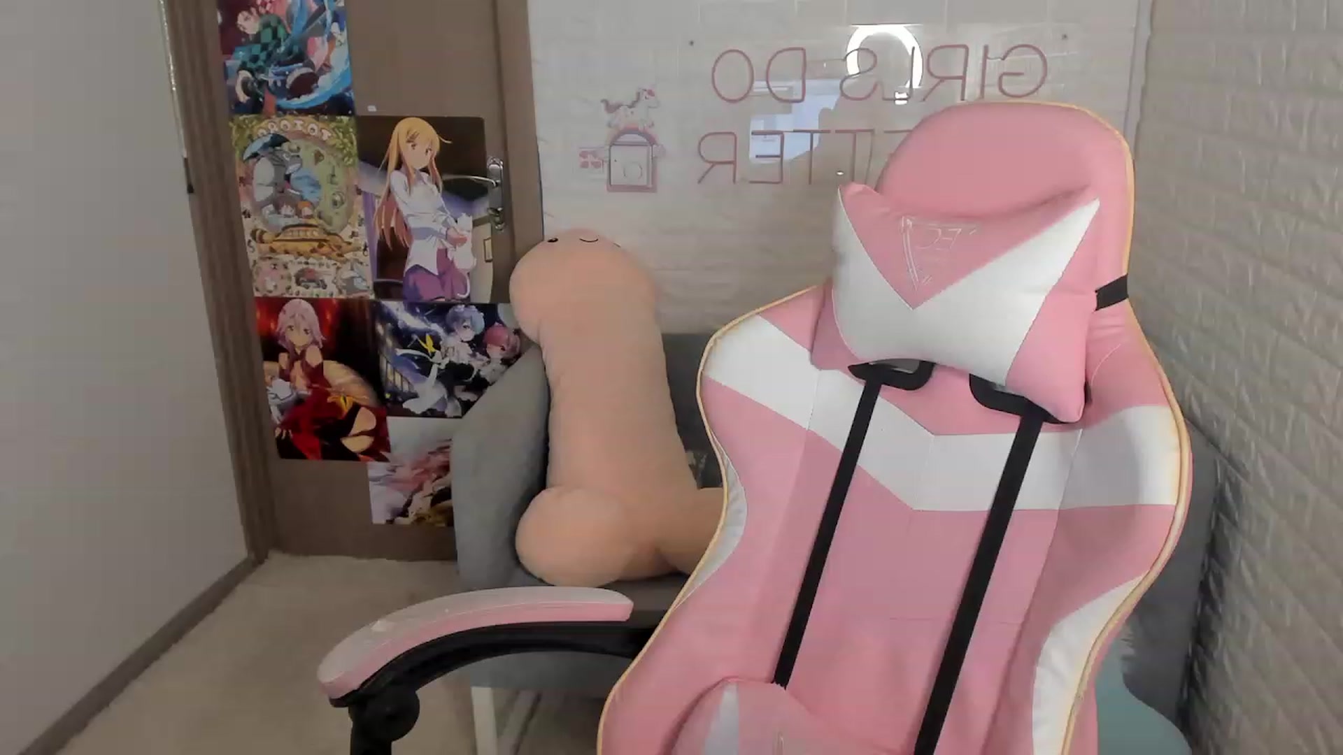 Gallery image thumbnail from ElsaYoung's myfreecams stream on, 12/29/2022, 07:10 image 5 of 20