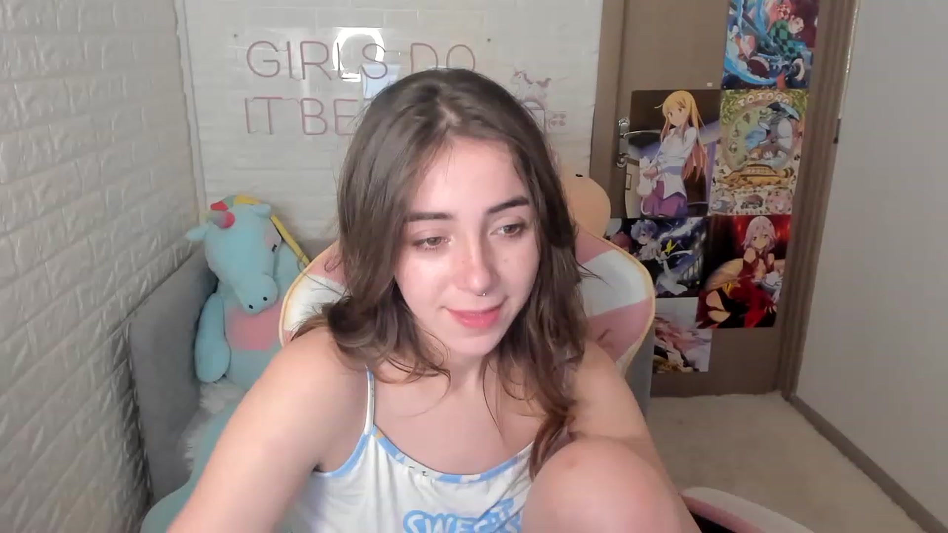 Gallery image thumbnail from ElsaYoung's myfreecams stream on, 12/29/2022, 08:39 image 6 of 20