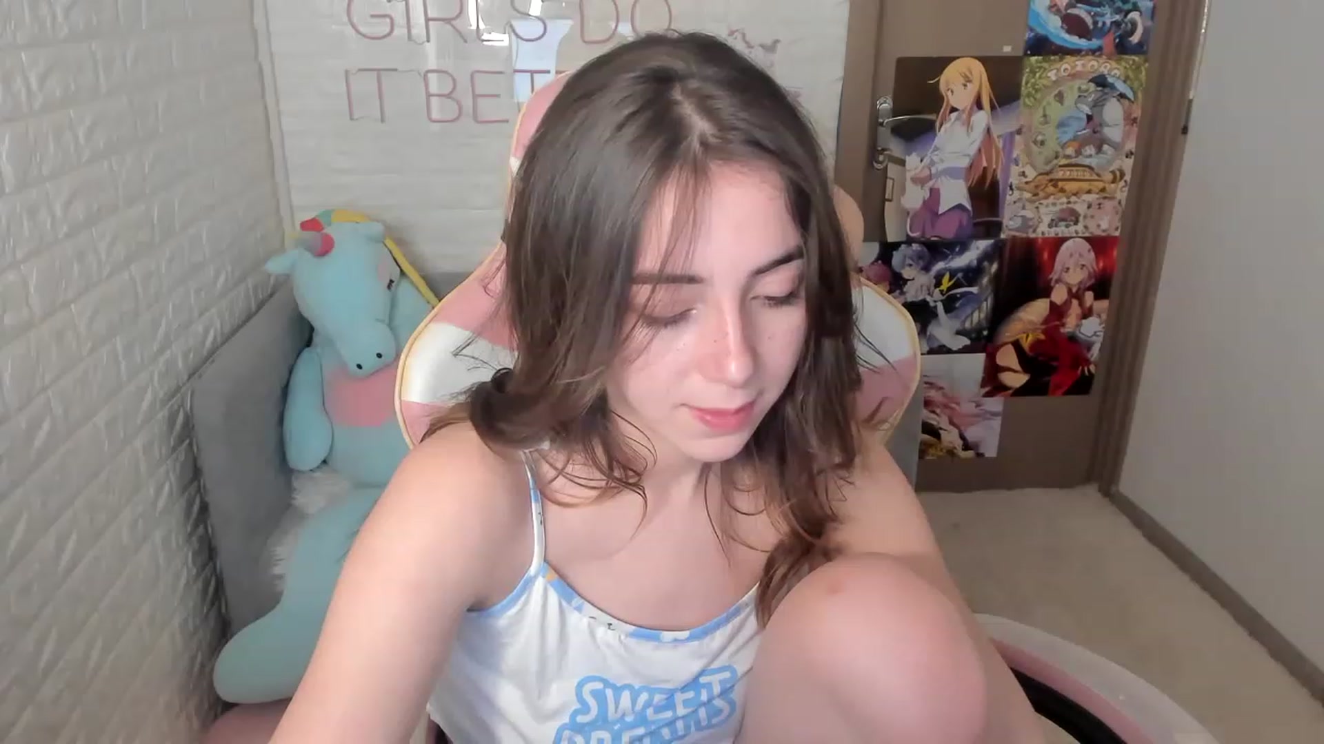 Gallery image thumbnail from ElsaYoung's myfreecams stream on, 12/29/2022, 08:39 image 8 of 20