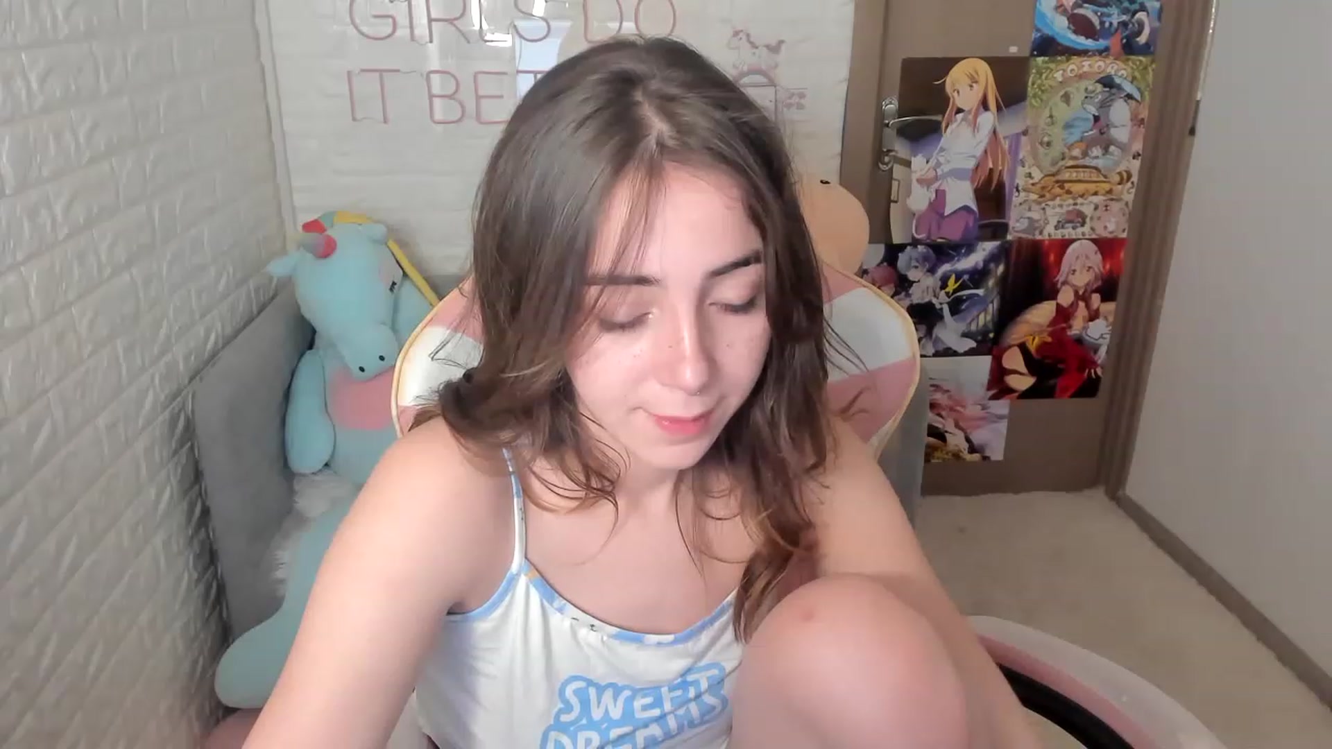 Gallery image thumbnail from ElsaYoung's myfreecams stream on, 12/29/2022, 08:39 image 9 of 20