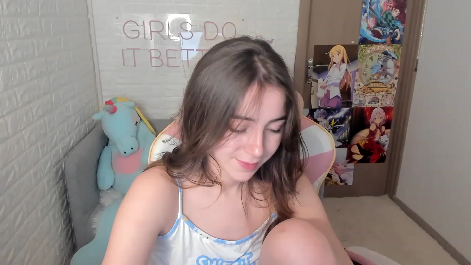 Gallery image thumbnail from ElsaYoung's myfreecams stream on, 12/29/2022, 08:39 image 5 of 20