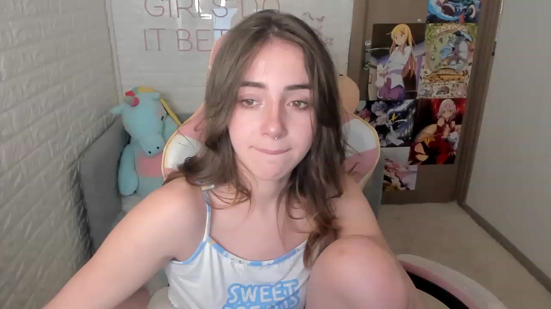Gallery image thumbnail from ElsaYoung's myfreecams stream on, 12/29/2022, 08:39 image 7 of 20