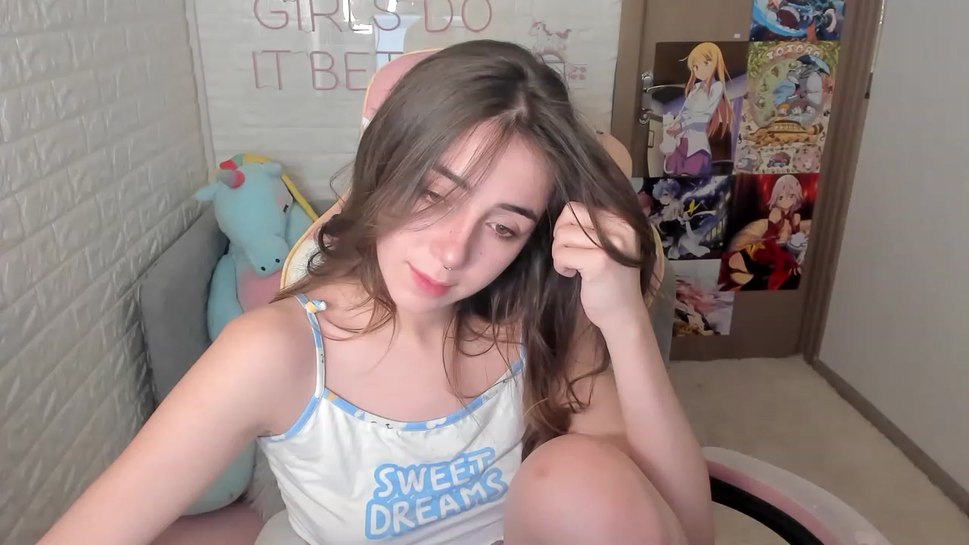 Gallery image thumbnail from ElsaYoung's myfreecams stream on, 12/29/2022, 08:39 image 10 of 20