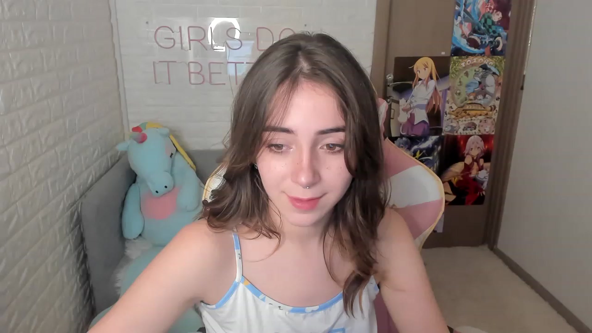 Gallery image thumbnail from ElsaYoung's myfreecams stream on, 12/29/2022, 08:39 image 4 of 20