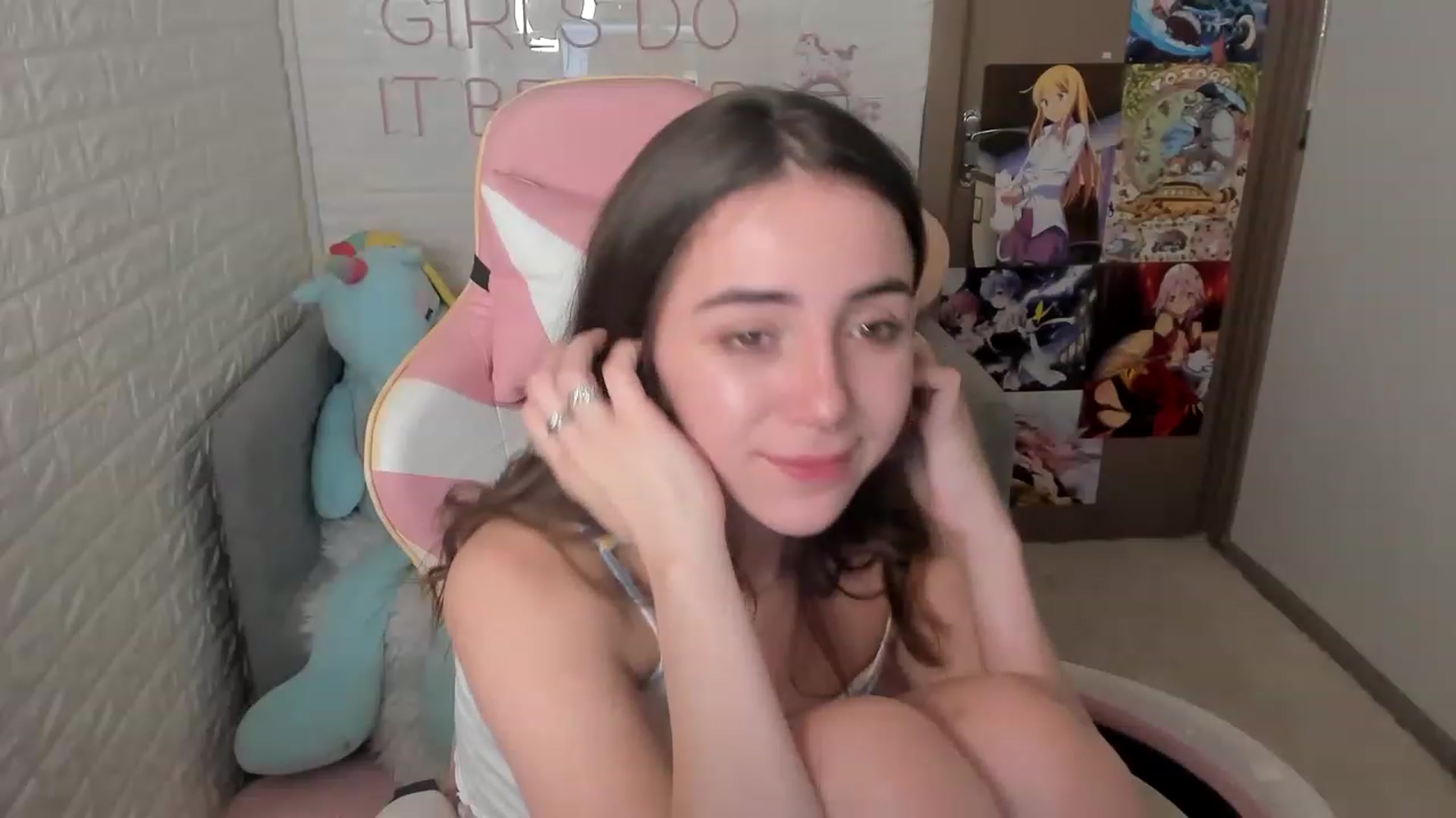Gallery image thumbnail from ElsaYoung's myfreecams stream on, 12/29/2022, 08:39 image 14 of 20