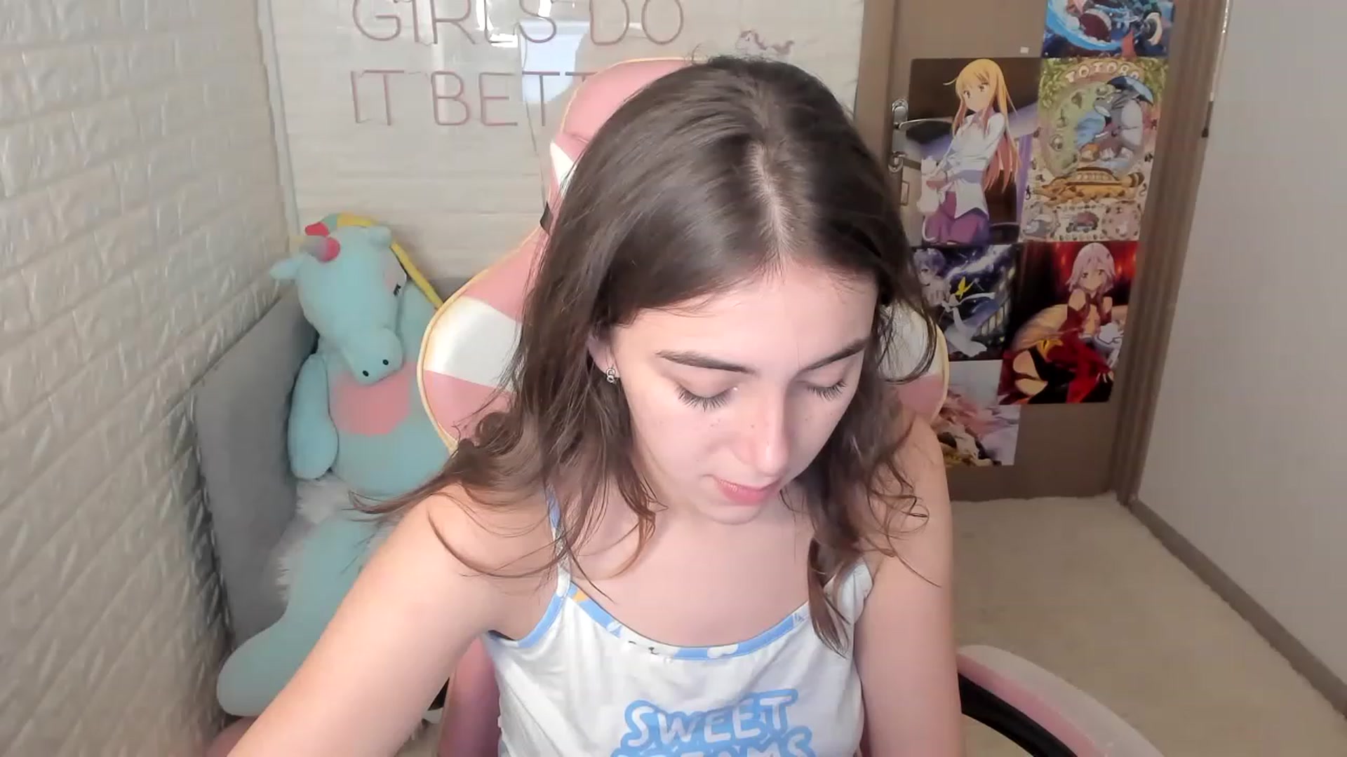 Gallery image thumbnail from ElsaYoung's myfreecams stream on, 12/29/2022, 09:43 image 3 of 20