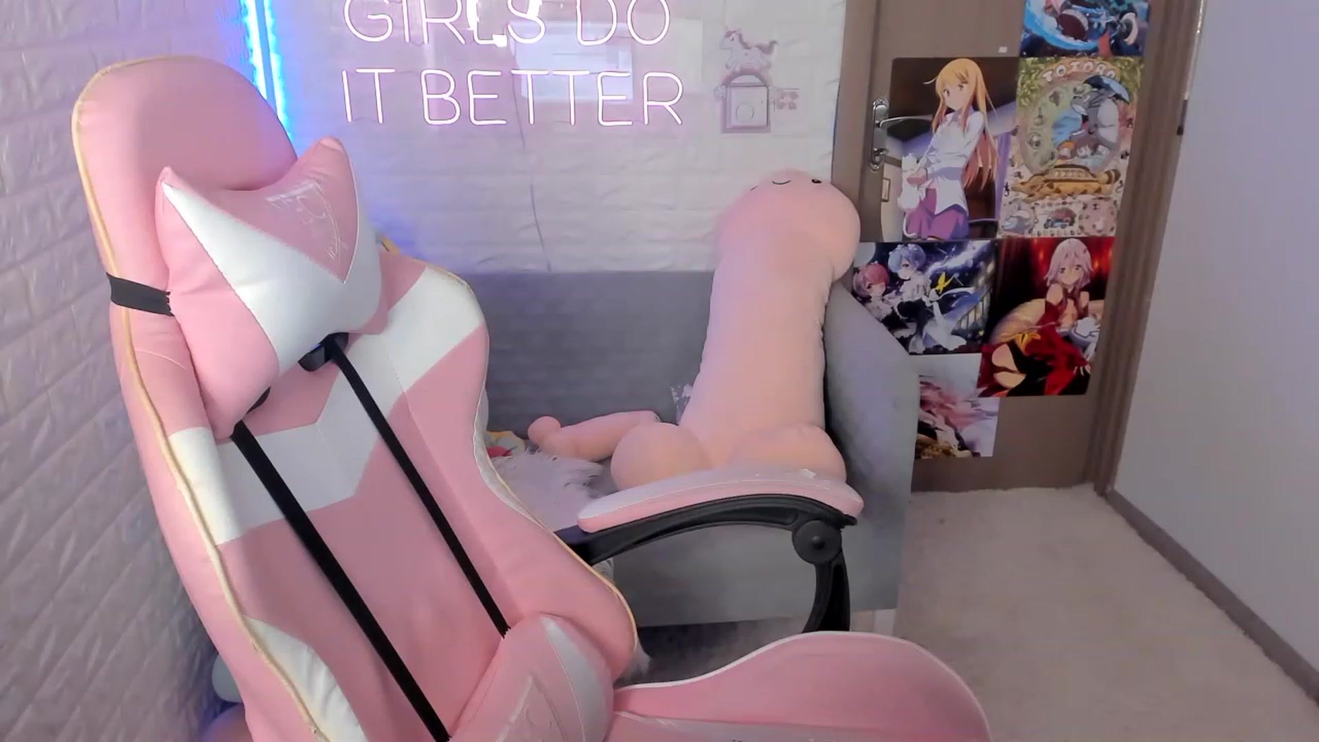 Gallery image thumbnail from ElsaYoung's myfreecams stream on, 12/29/2022, 09:43 image 16 of 20
