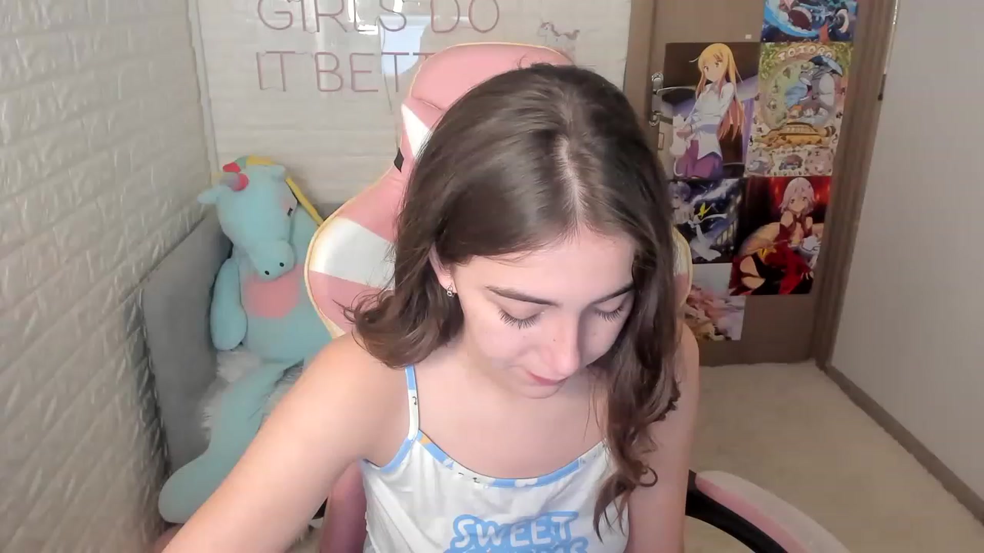 Gallery image thumbnail from ElsaYoung's myfreecams stream on, 12/29/2022, 09:43 image 4 of 20