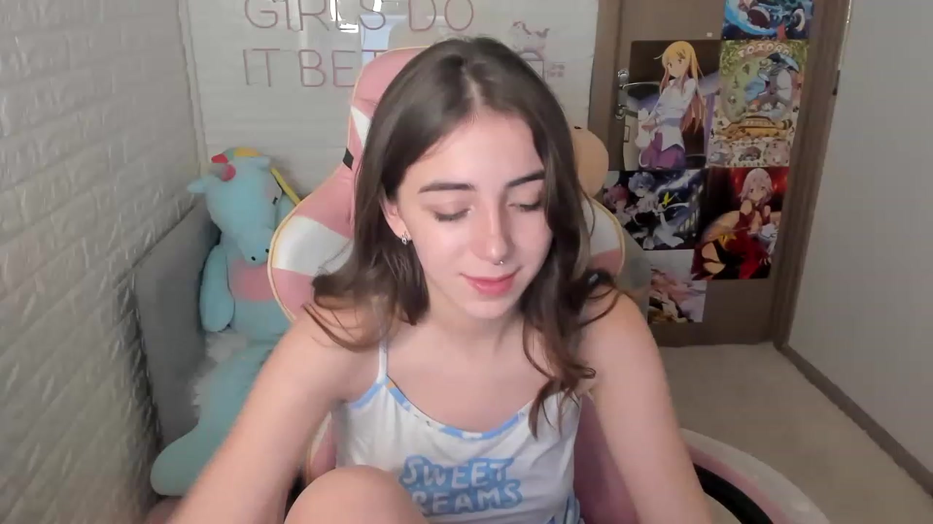 Gallery image thumbnail from ElsaYoung's myfreecams stream on, 12/29/2022, 09:43 image 8 of 20