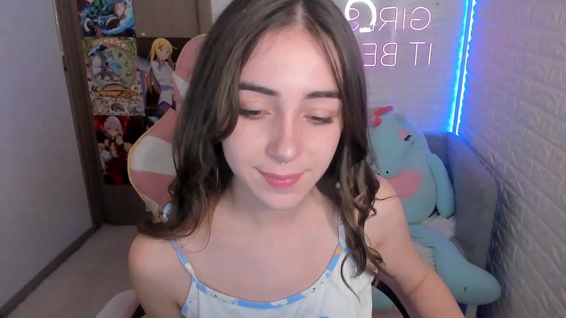 Gallery image thumbnail from ElsaYoung's myfreecams stream on, 12/29/2022, 10:59 image 16 of 20