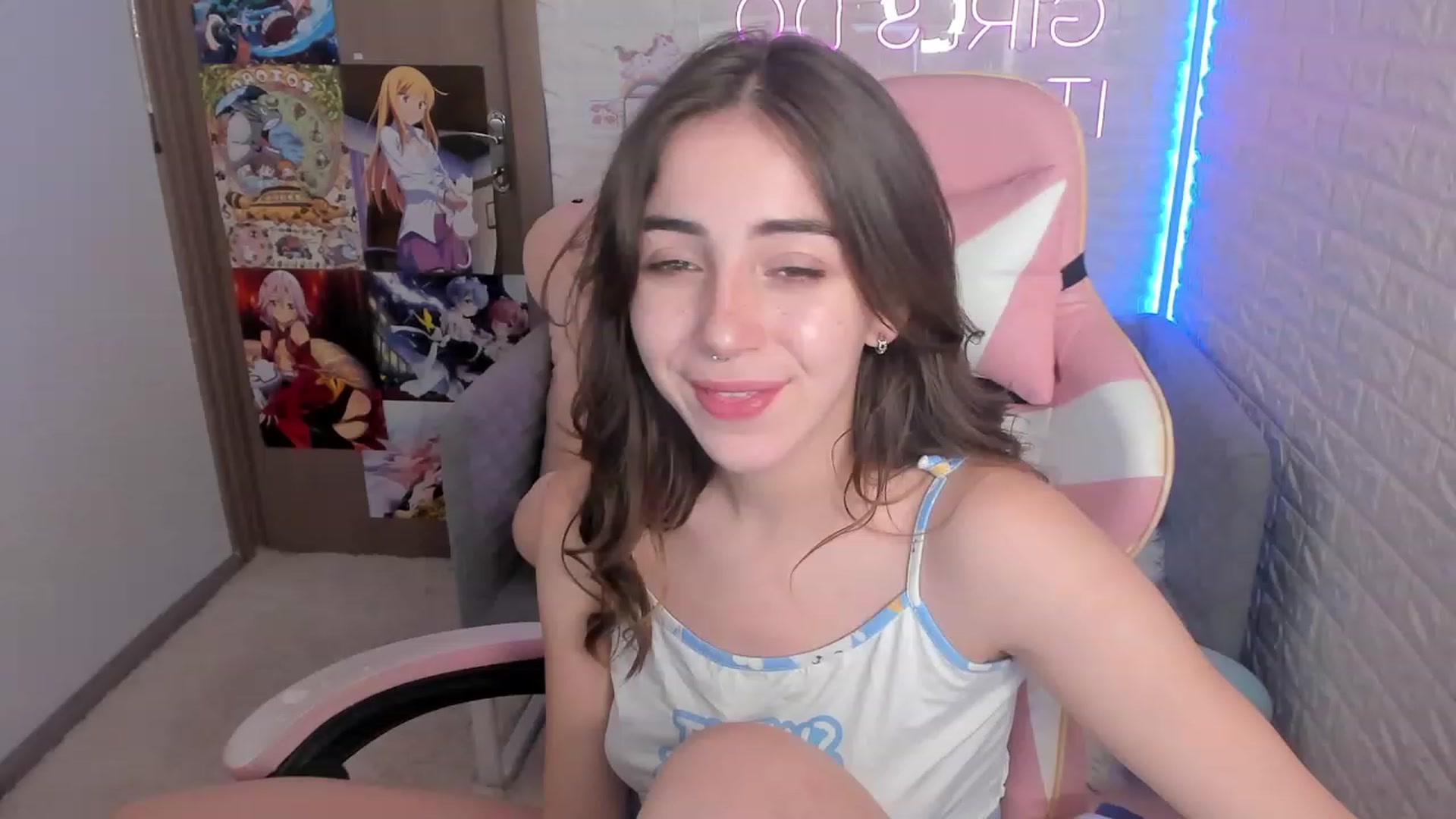 Gallery image thumbnail from ElsaYoung's myfreecams stream on, 12/29/2022, 10:59 image 1 of 20