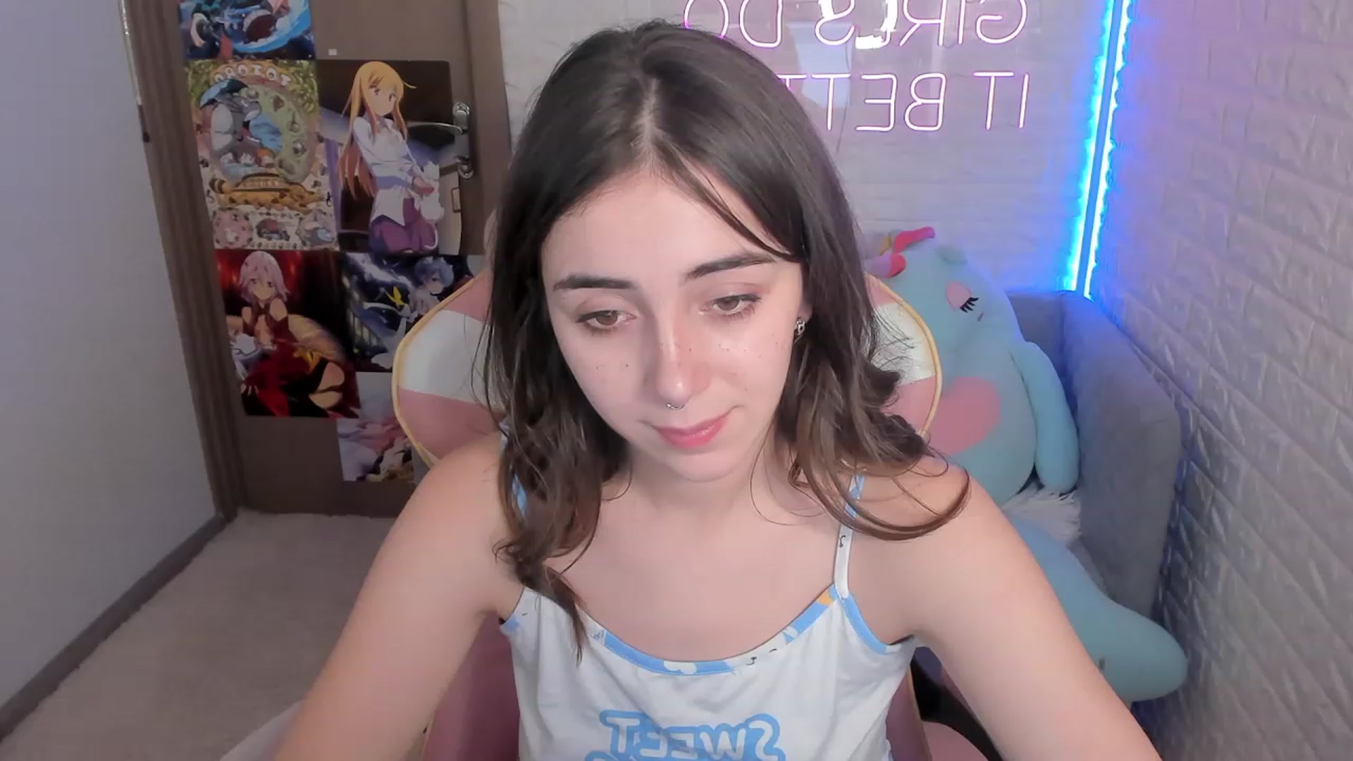 Gallery image thumbnail from ElsaYoung's myfreecams stream on, 12/29/2022, 10:59 image 11 of 20