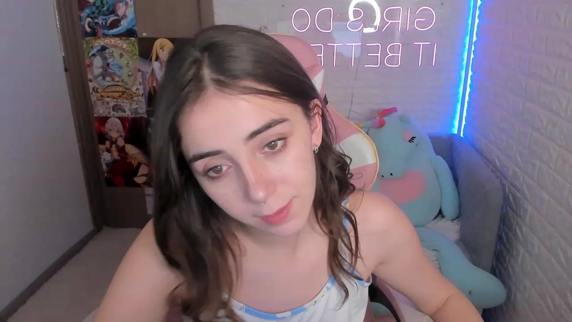 Gallery image thumbnail from ElsaYoung's myfreecams stream on, 12/29/2022, 10:59 image 17 of 20