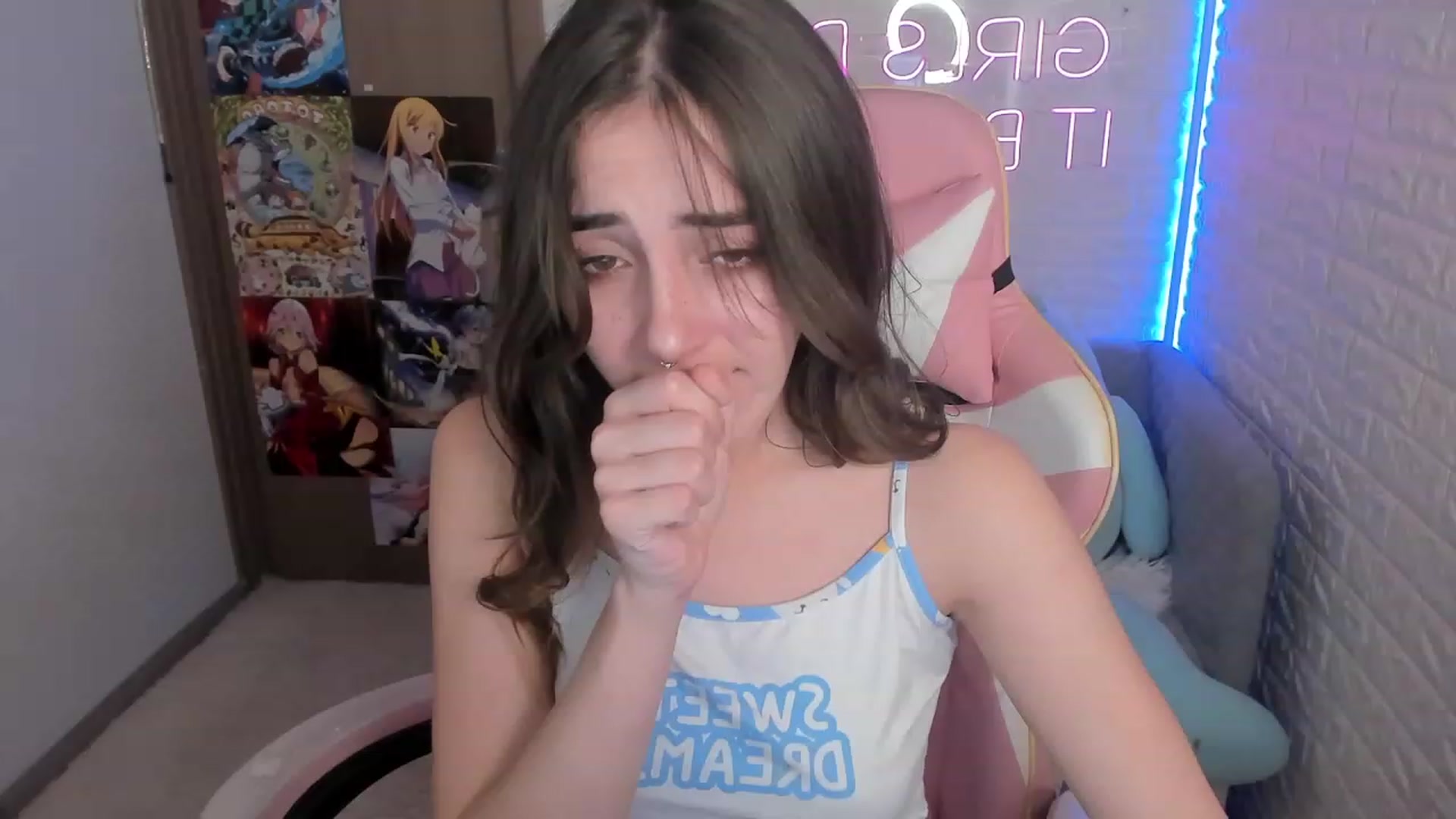 Gallery image thumbnail from ElsaYoung's myfreecams stream on, 12/29/2022, 10:59 image 14 of 20