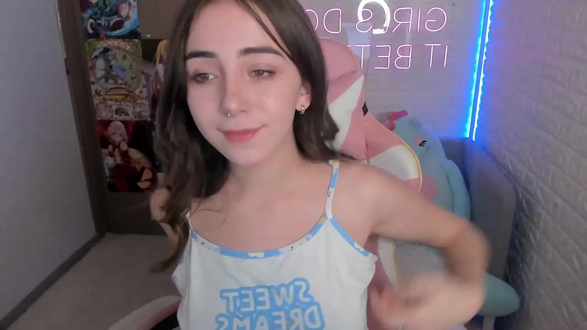 Gallery image thumbnail from ElsaYoung's myfreecams stream on, 12/29/2022, 10:59 image 12 of 20