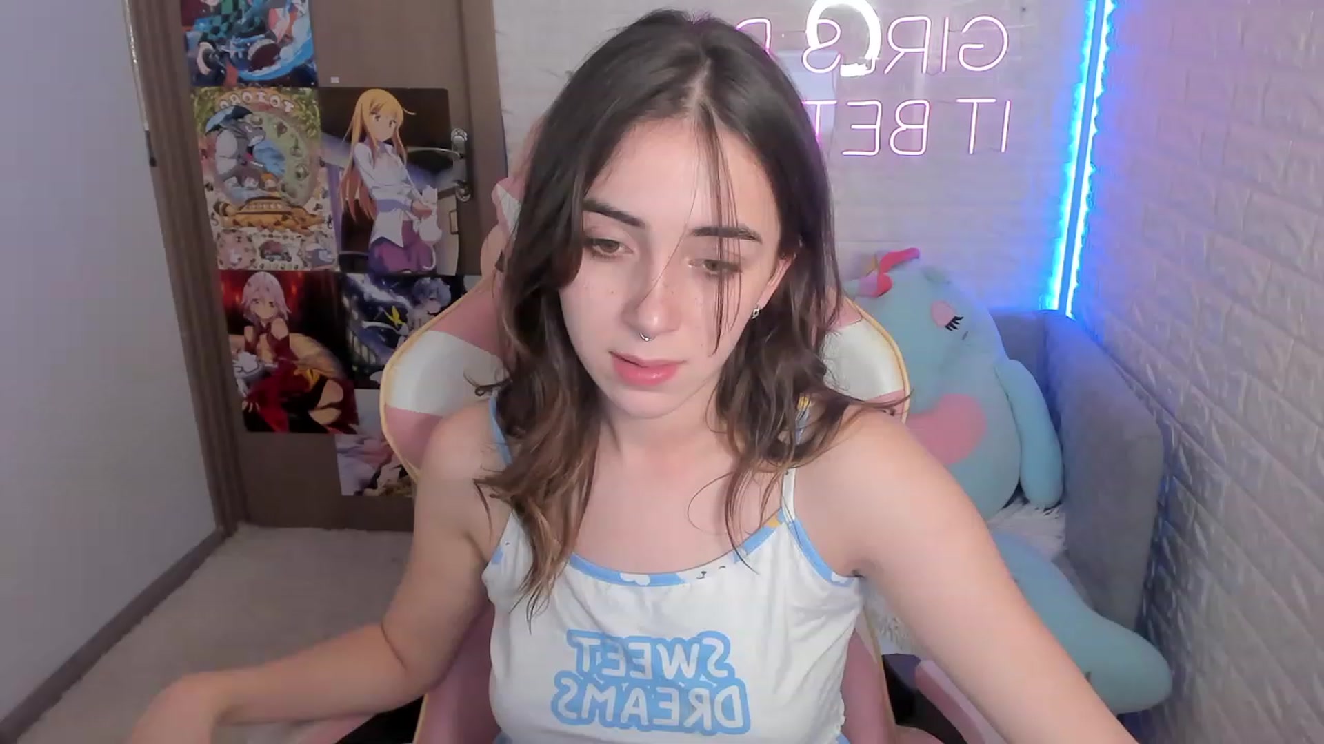 Gallery image thumbnail from ElsaYoung's myfreecams stream on, 12/29/2022, 10:59 image 13 of 20
