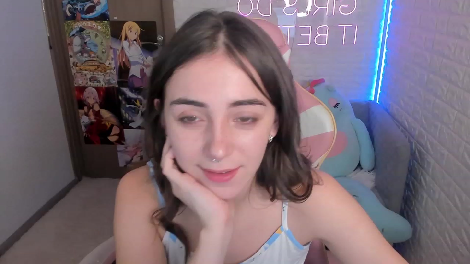 Gallery image thumbnail from ElsaYoung's myfreecams stream on, 12/29/2022, 10:59 image 10 of 20