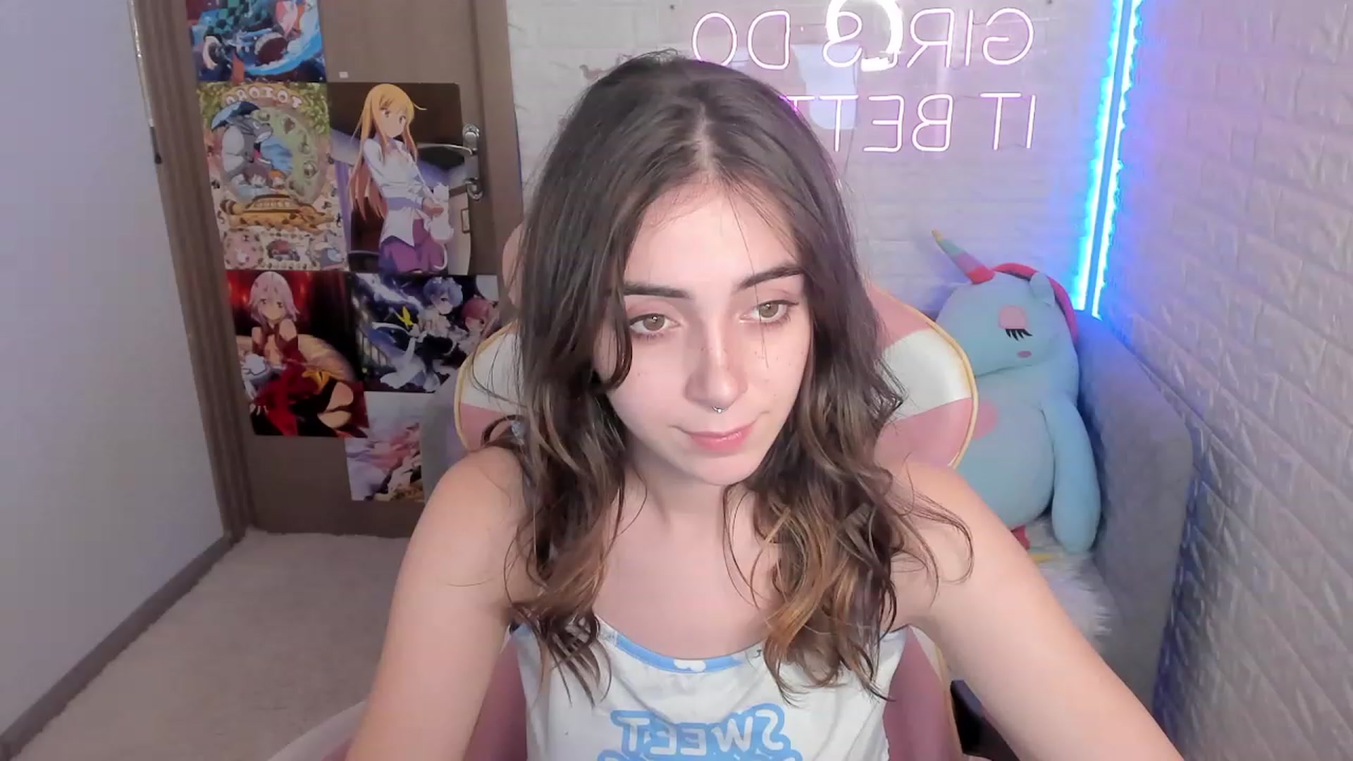 Gallery image thumbnail from ElsaYoung's myfreecams stream on, 12/29/2022, 12:42 image 8 of 20