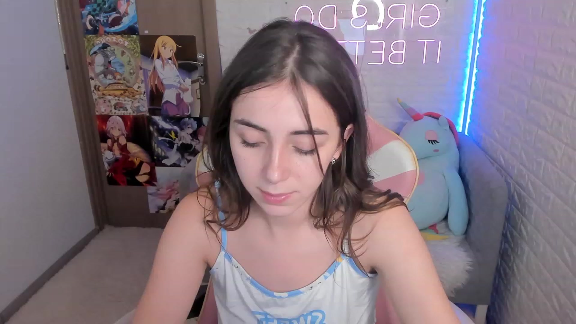 Gallery image thumbnail from ElsaYoung's myfreecams stream on, 12/29/2022, 12:42 image 4 of 20