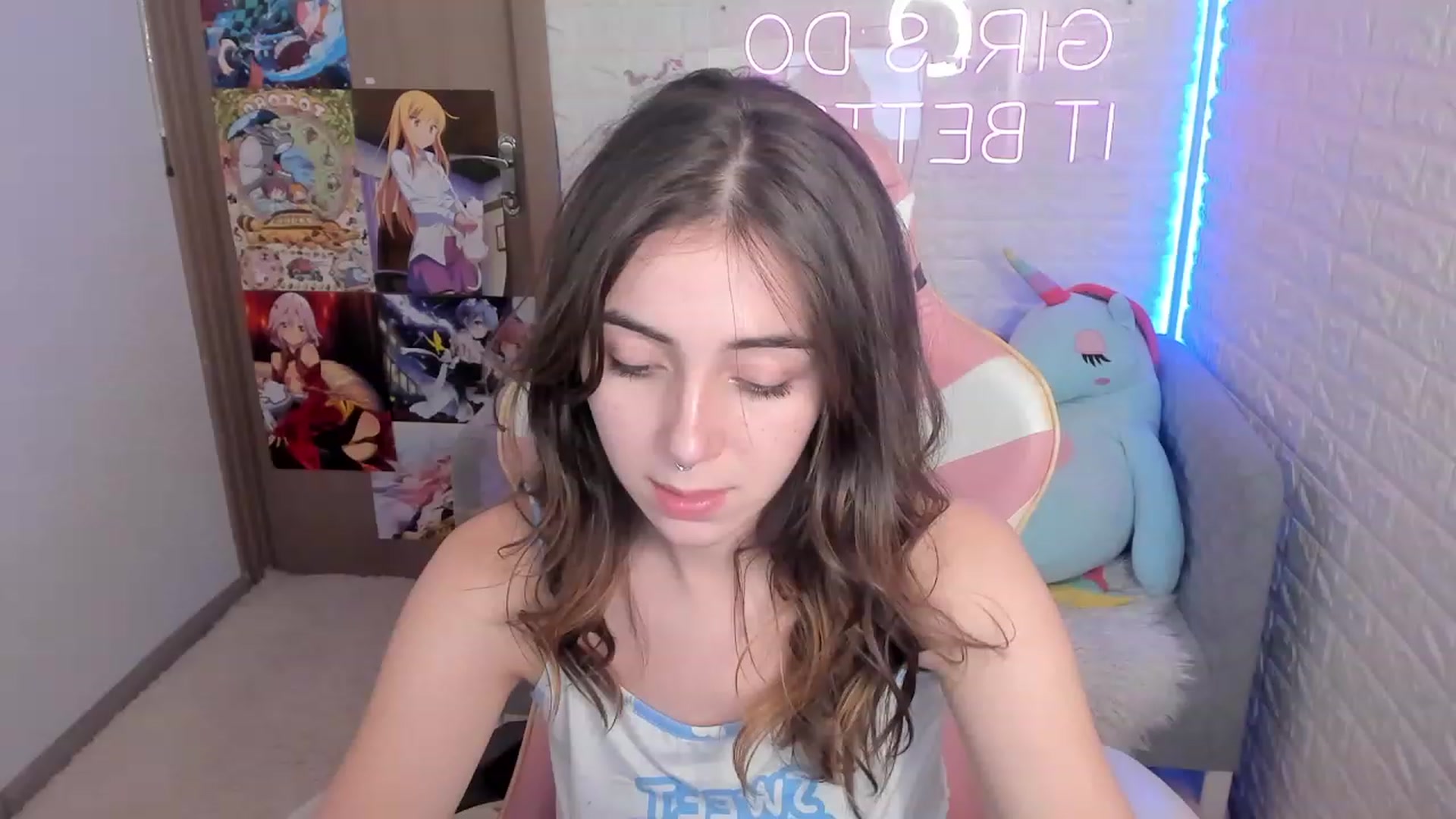 Gallery image thumbnail from ElsaYoung's myfreecams stream on, 12/29/2022, 12:42 image 7 of 20