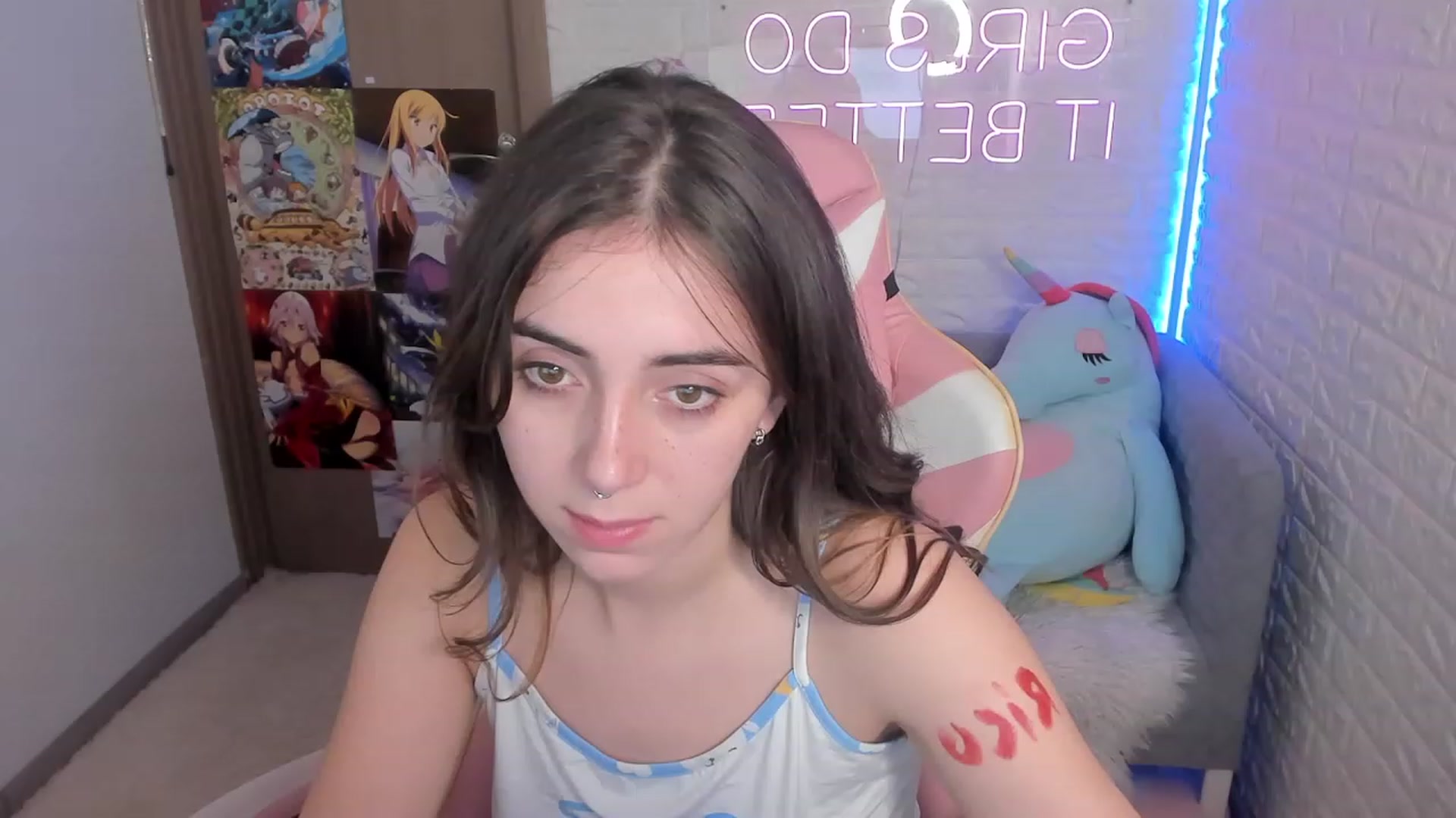 Gallery image thumbnail from ElsaYoung's myfreecams stream on, 12/29/2022, 12:42 image 12 of 20
