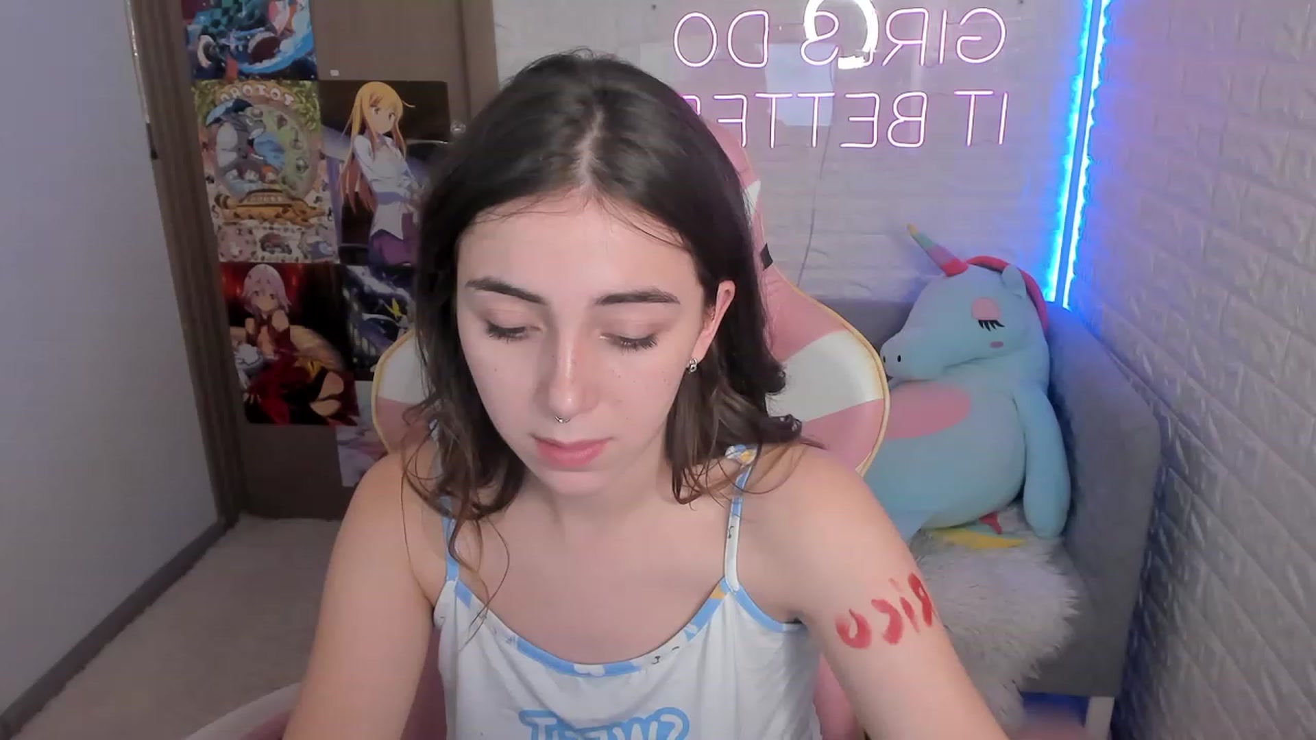 Gallery image thumbnail from ElsaYoung's myfreecams stream on, 12/29/2022, 12:42 image 16 of 20
