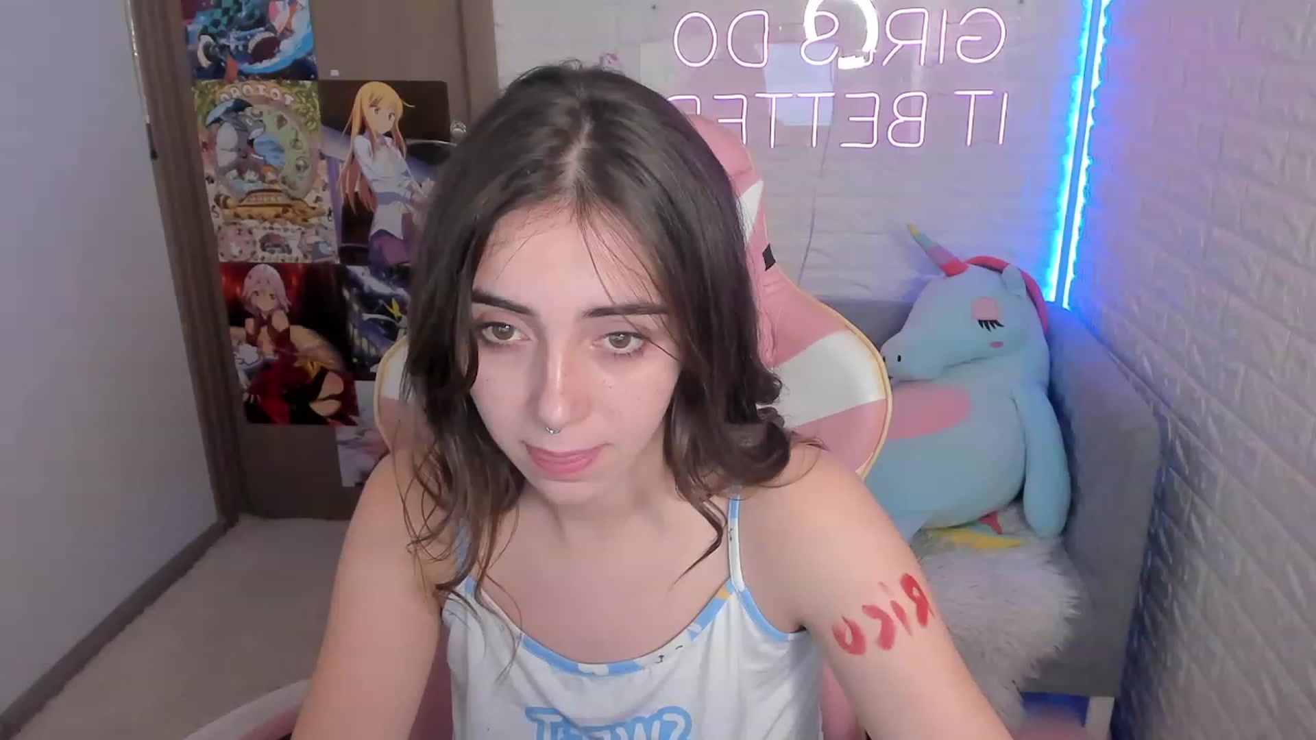 Gallery image thumbnail from ElsaYoung's myfreecams stream on, 12/29/2022, 12:42 image 14 of 20