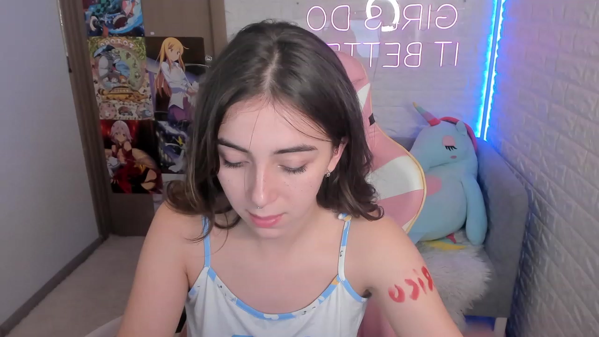 Gallery image thumbnail from ElsaYoung's myfreecams stream on, 12/29/2022, 12:42 image 10 of 20