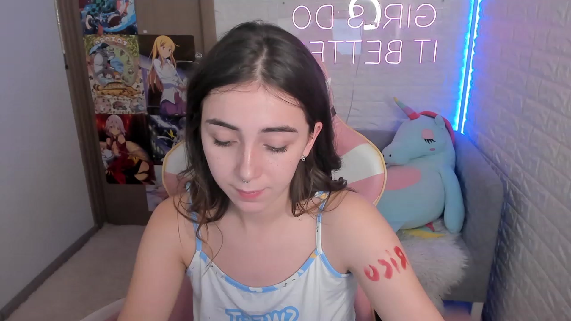 Gallery image thumbnail from ElsaYoung's myfreecams stream on, 12/29/2022, 12:42 image 15 of 20