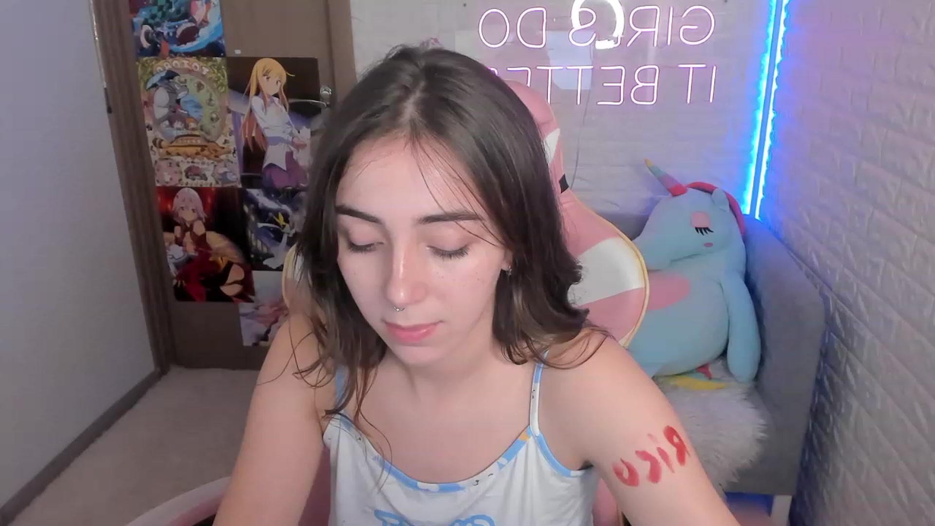 Gallery image thumbnail from ElsaYoung's myfreecams stream on, 12/29/2022, 12:42 image 13 of 20