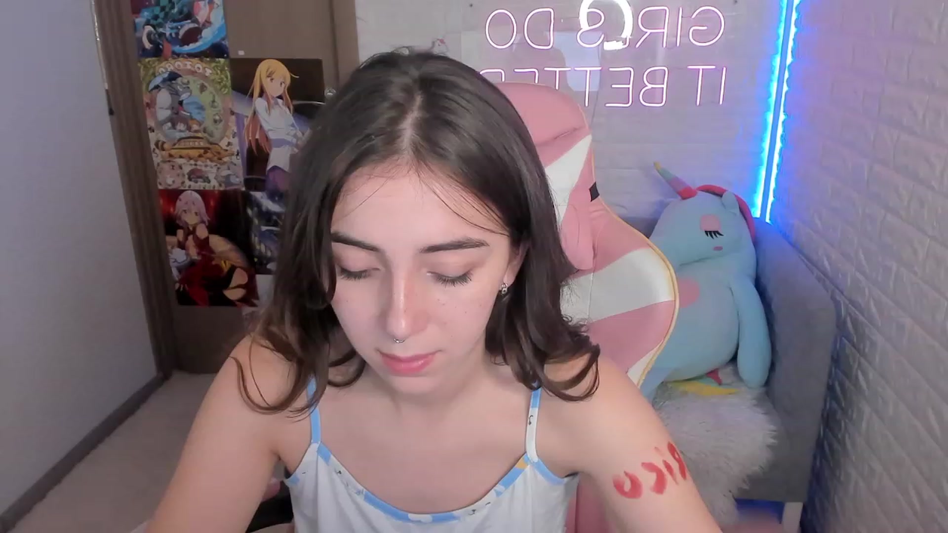 Gallery image thumbnail from ElsaYoung's myfreecams stream on, 12/29/2022, 12:42 image 11 of 20