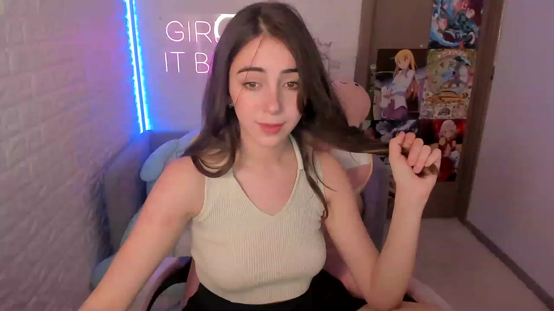 Gallery image thumbnail from ElsaYoung's myfreecams stream on, 12/30/2022, 14:24 image 20 of 20