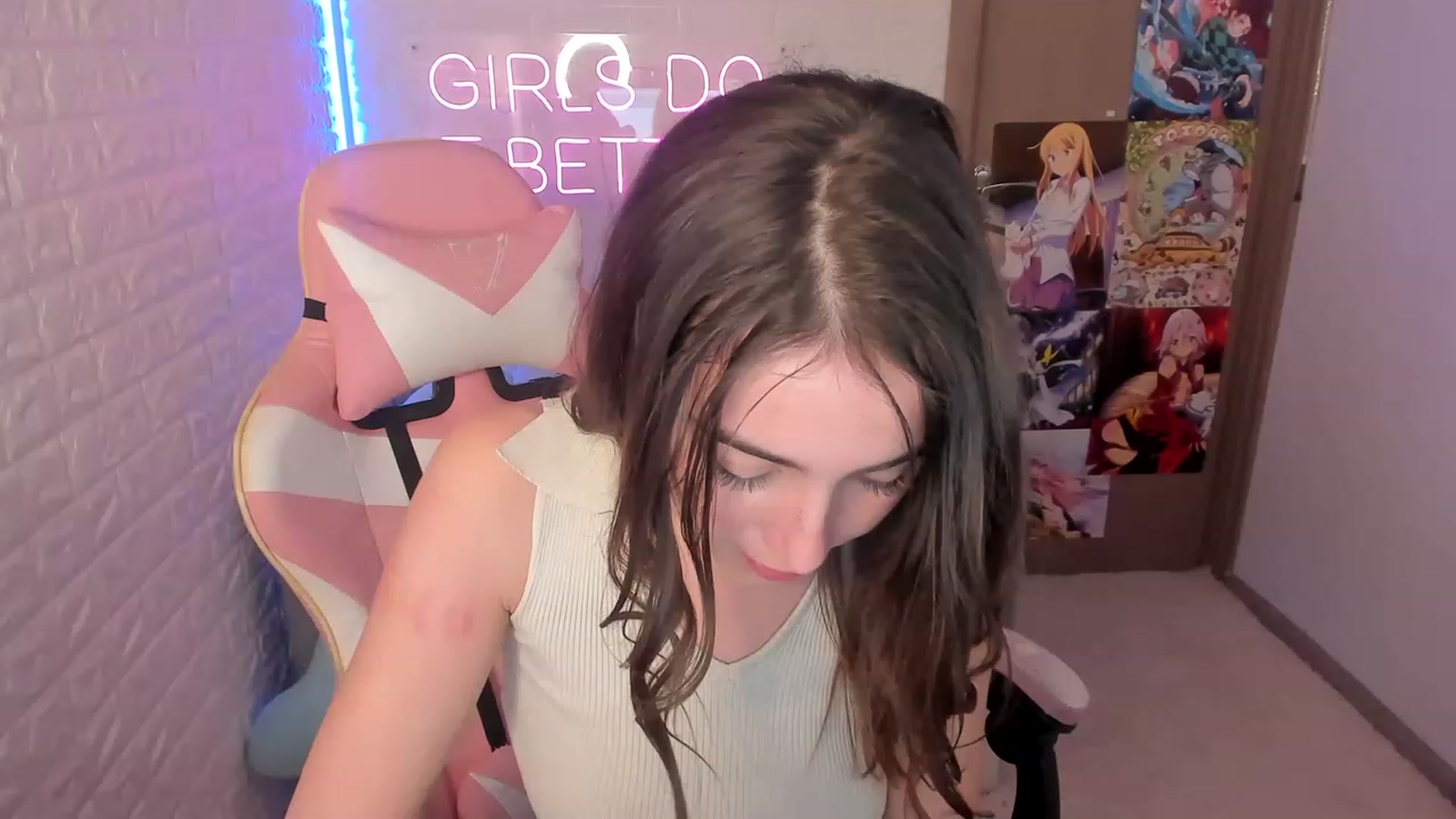 Gallery image thumbnail from ElsaYoung's myfreecams stream on, 12/30/2022, 17:09 image 20 of 20