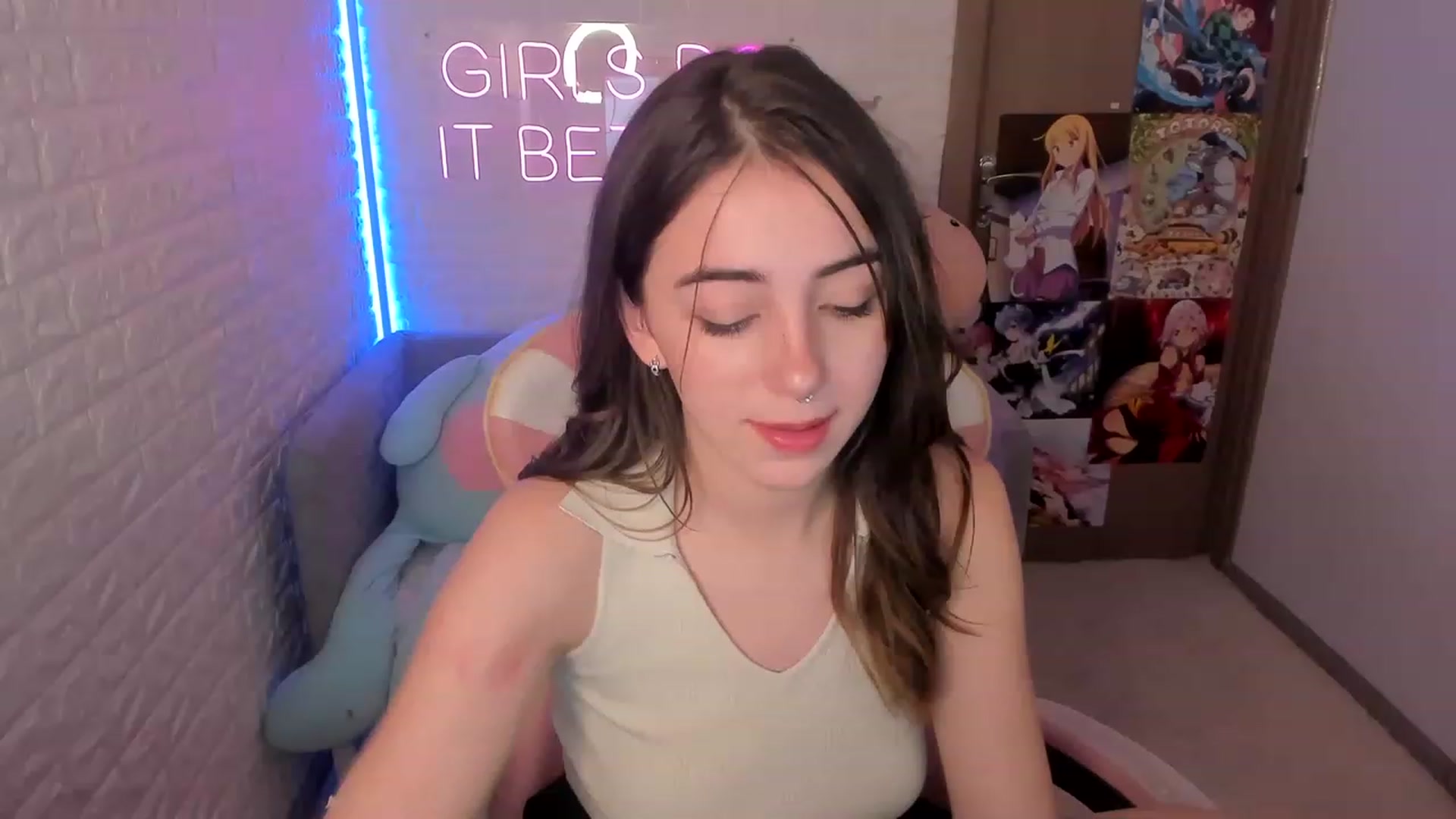 Gallery image thumbnail from ElsaYoung's myfreecams stream on, 12/30/2022, 17:09 image 5 of 20