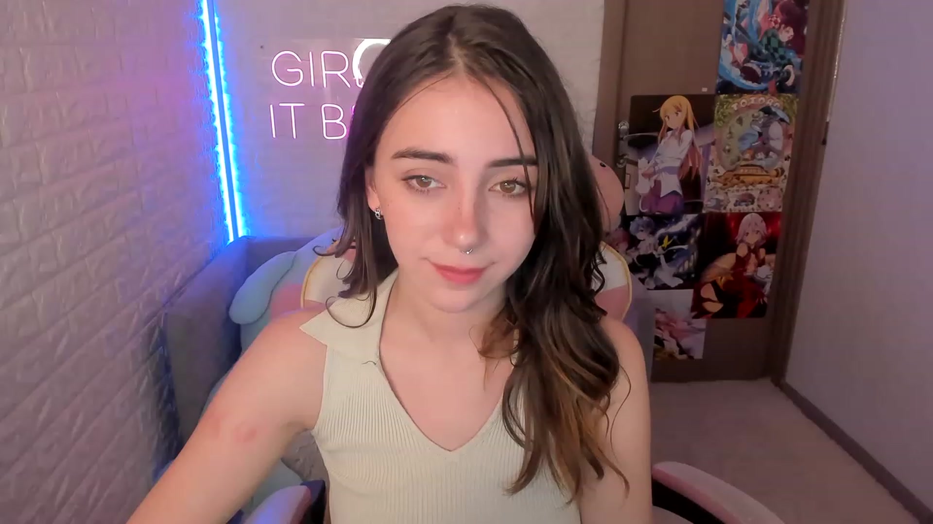 Gallery image thumbnail from ElsaYoung's myfreecams stream on, 12/30/2022, 17:09 image 10 of 20